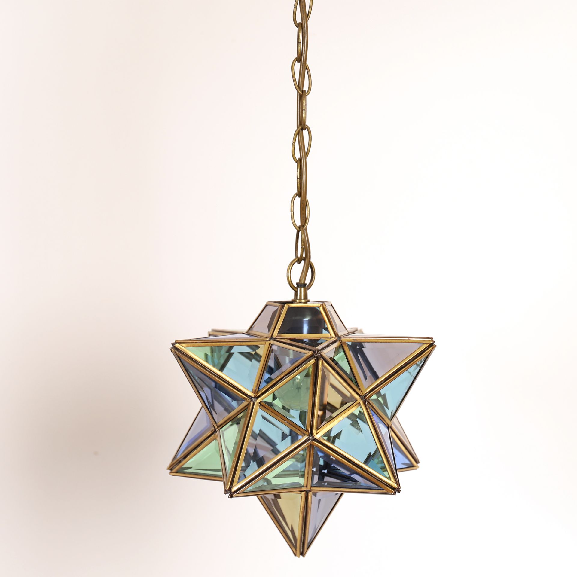 Null STAR SUSPENSION IN COLORED GLASS

H: 30 cm approx.

Small accident