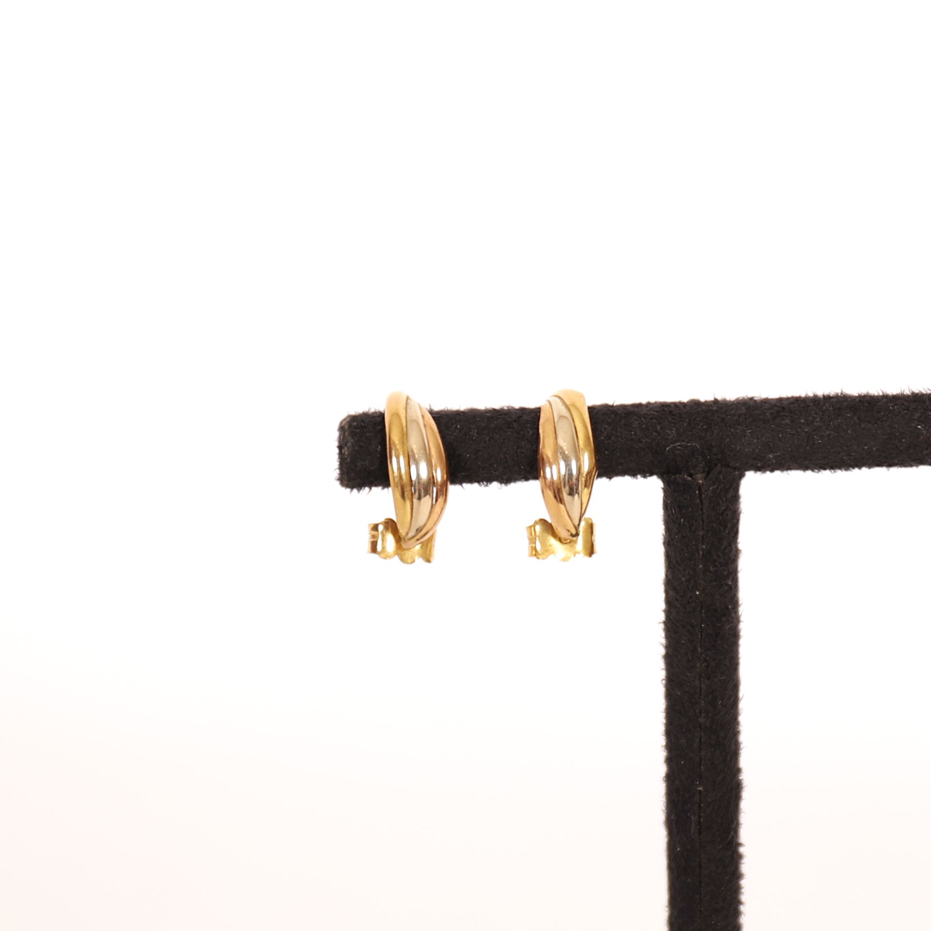 Null PAIR OF GOLD EARRINGS 

Pb : 1 gr max

Accidents to a