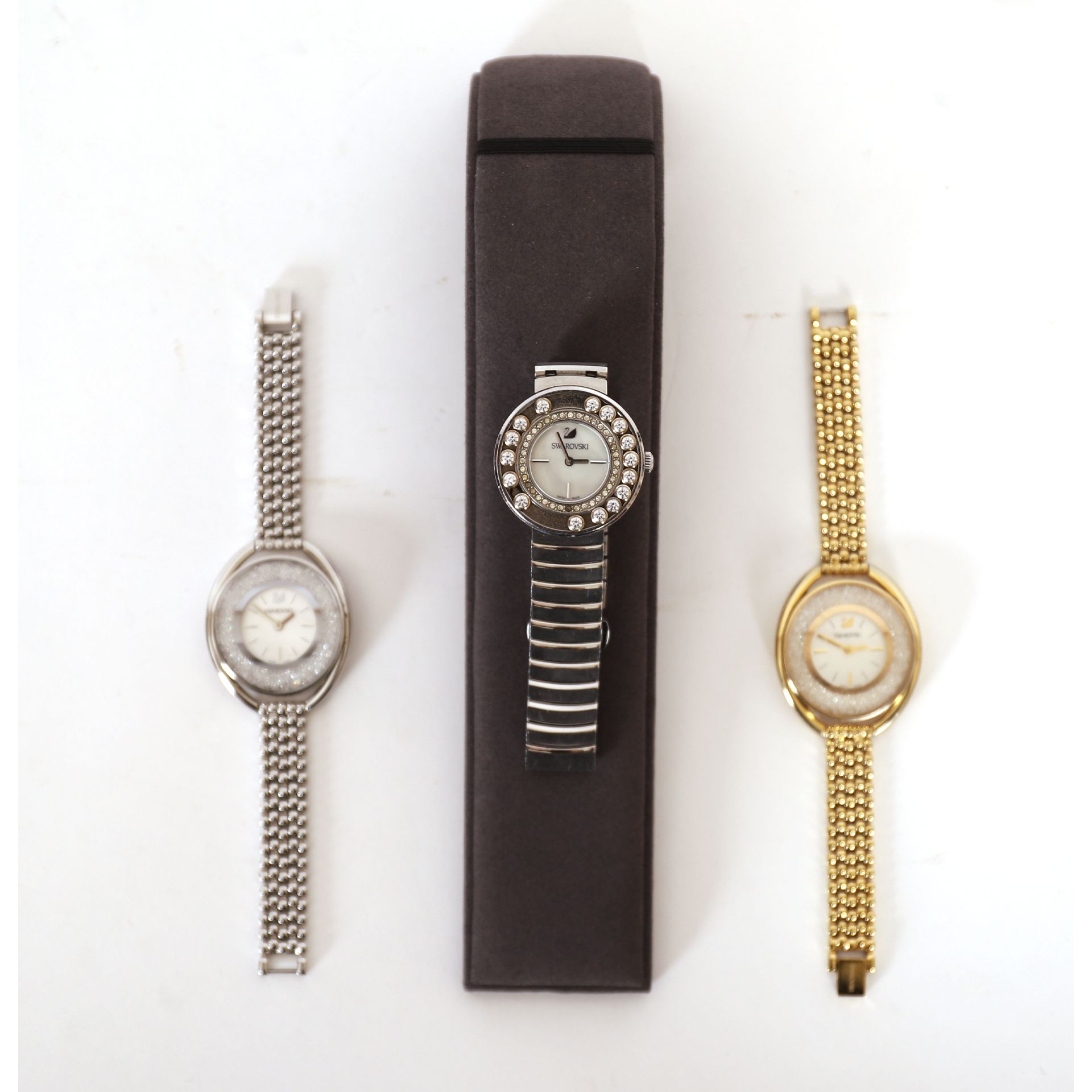 Null SET OF 3 SWAROVSKI LADIES WATCHES

Silver and gold plated metal

Worn