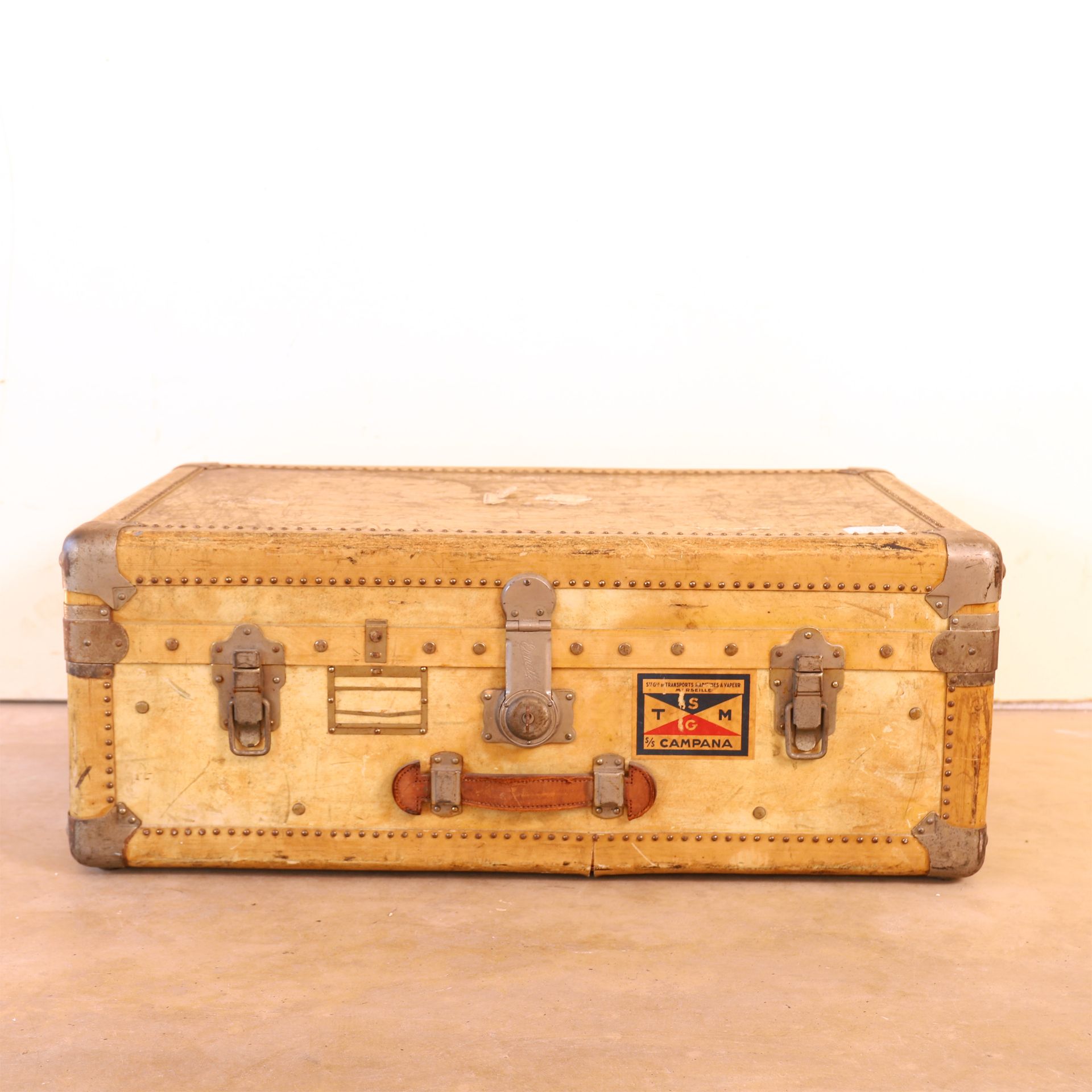 Null TRAVEL CASE by ERNETT

Leather, wood, hardware, three leather handles

Sign&hellip;