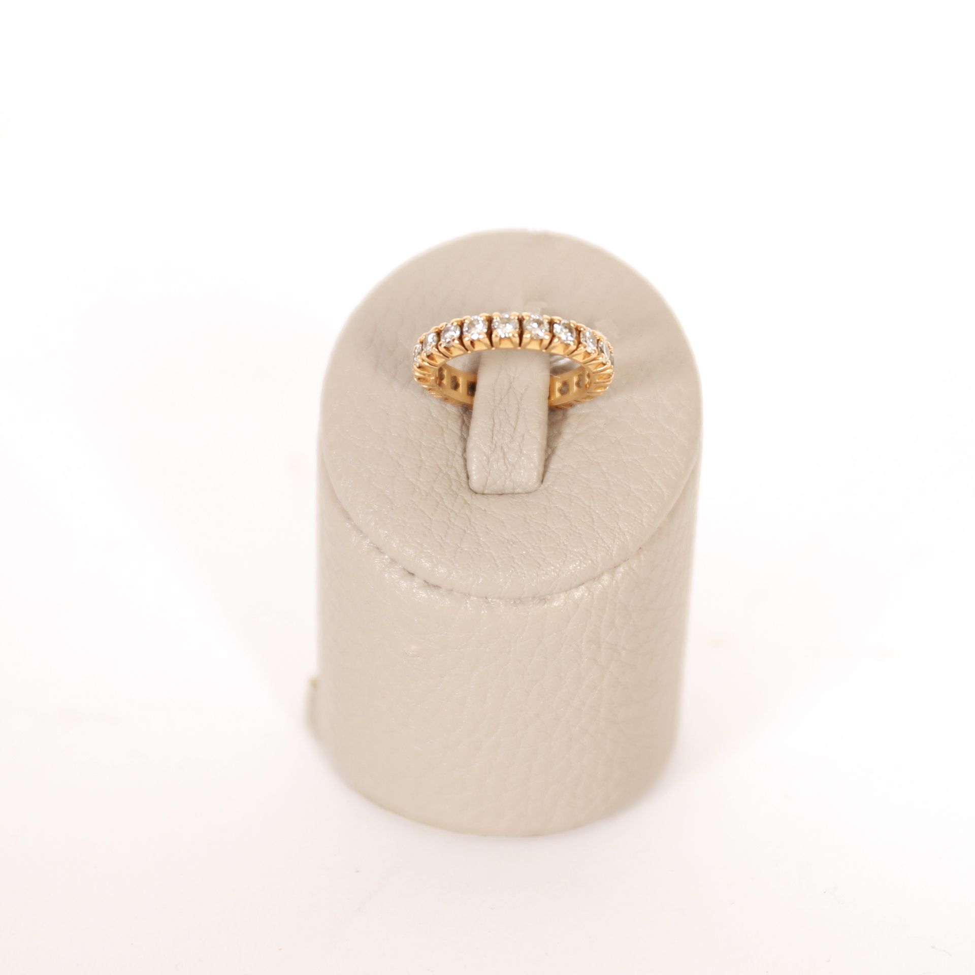 Null 镶嵌钻石的黄金结婚戒指

湿度：50

Pb : 4 grs