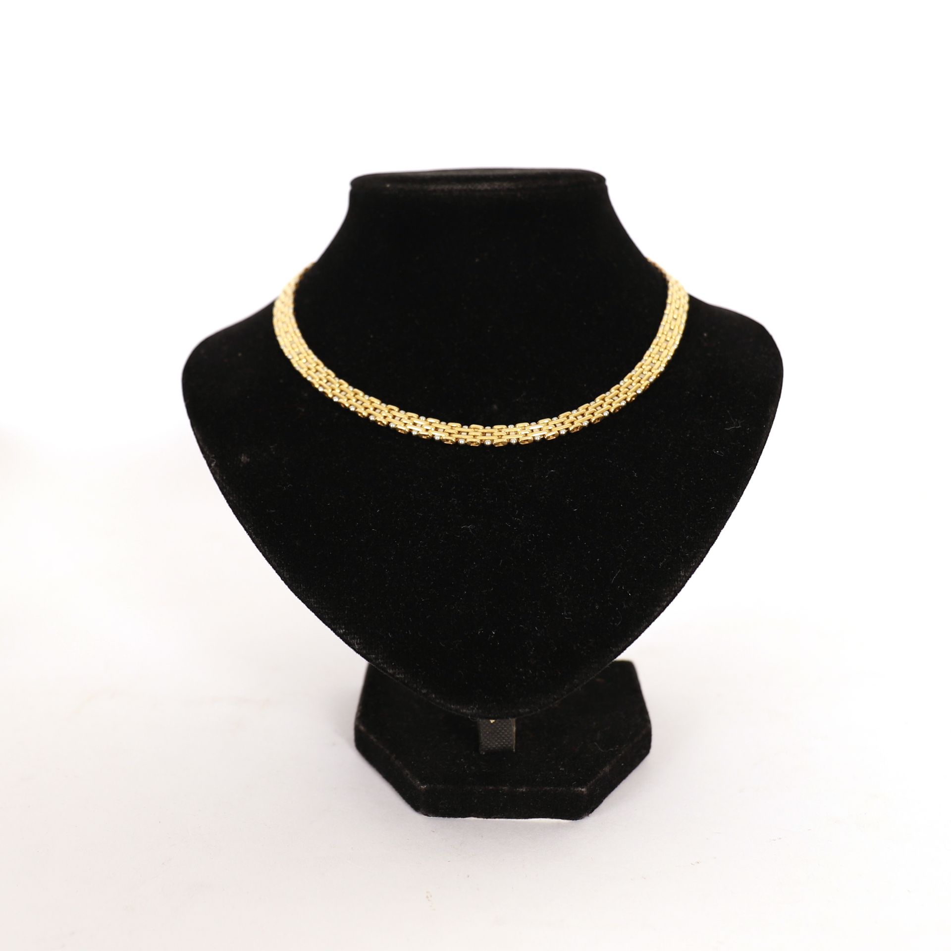 Null GOLD NECKLACE WITH FLAT LINK

L : 42 cm

Weight : 53 grs