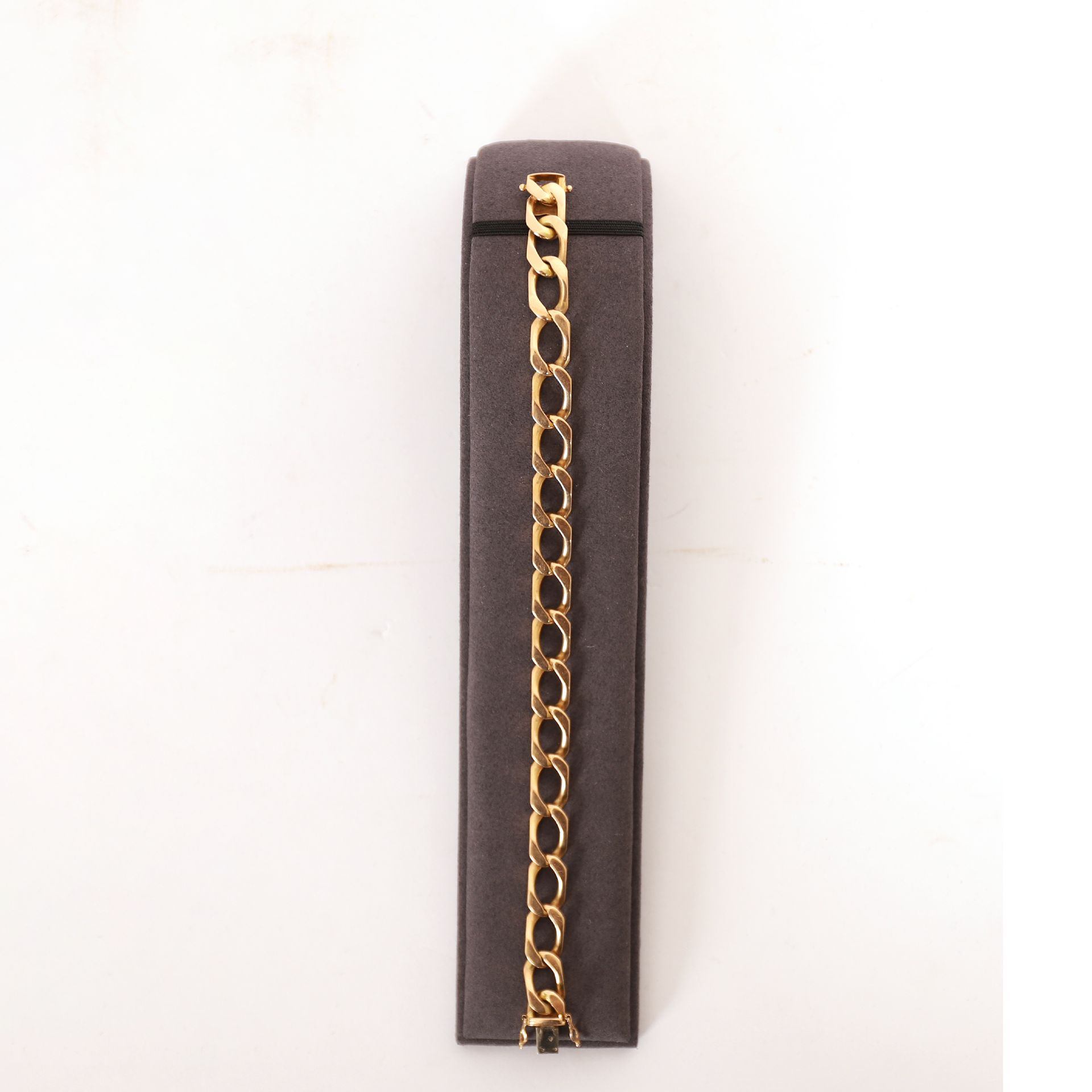 Null GOLD BRACELET WITH LARGE MESH

L : 22 cm

Weight : 39 grs