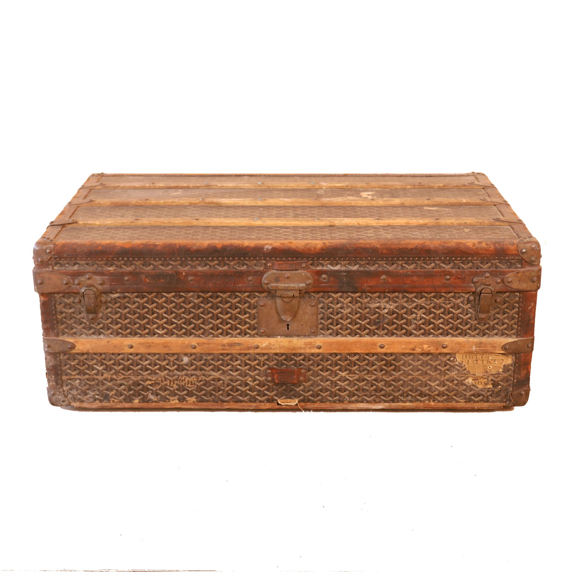 Null E-GOYARD AINÉ的TRAVELLING CASE（1885年）。

皮革、木头、金属带轮子，配备两个手柄，署名 "déposé"。

正面的&hellip;