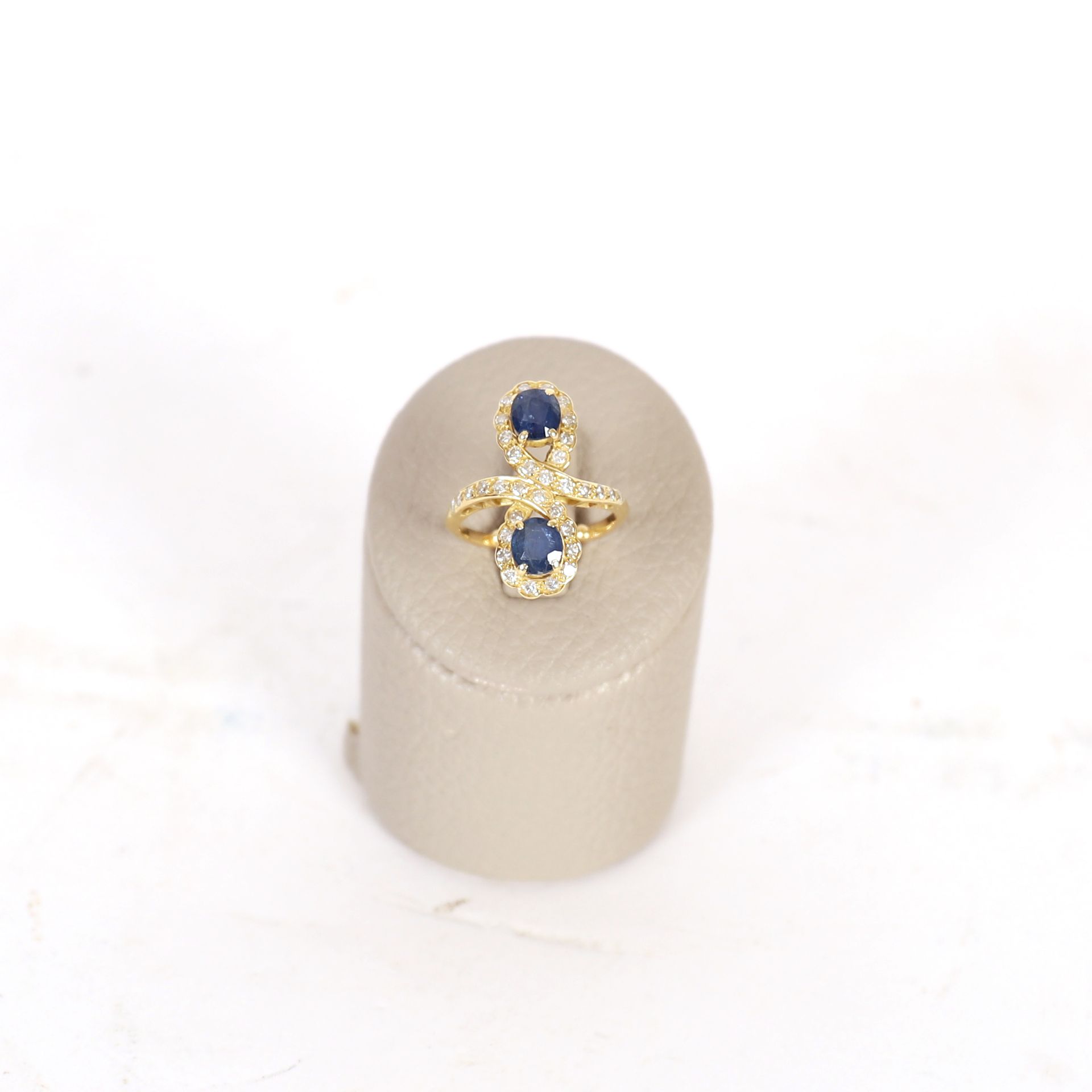 Null GOLD RING WITH SAPPHIRES YOU AND ME 

Yellow gold ring set with 2 sapphires&hellip;