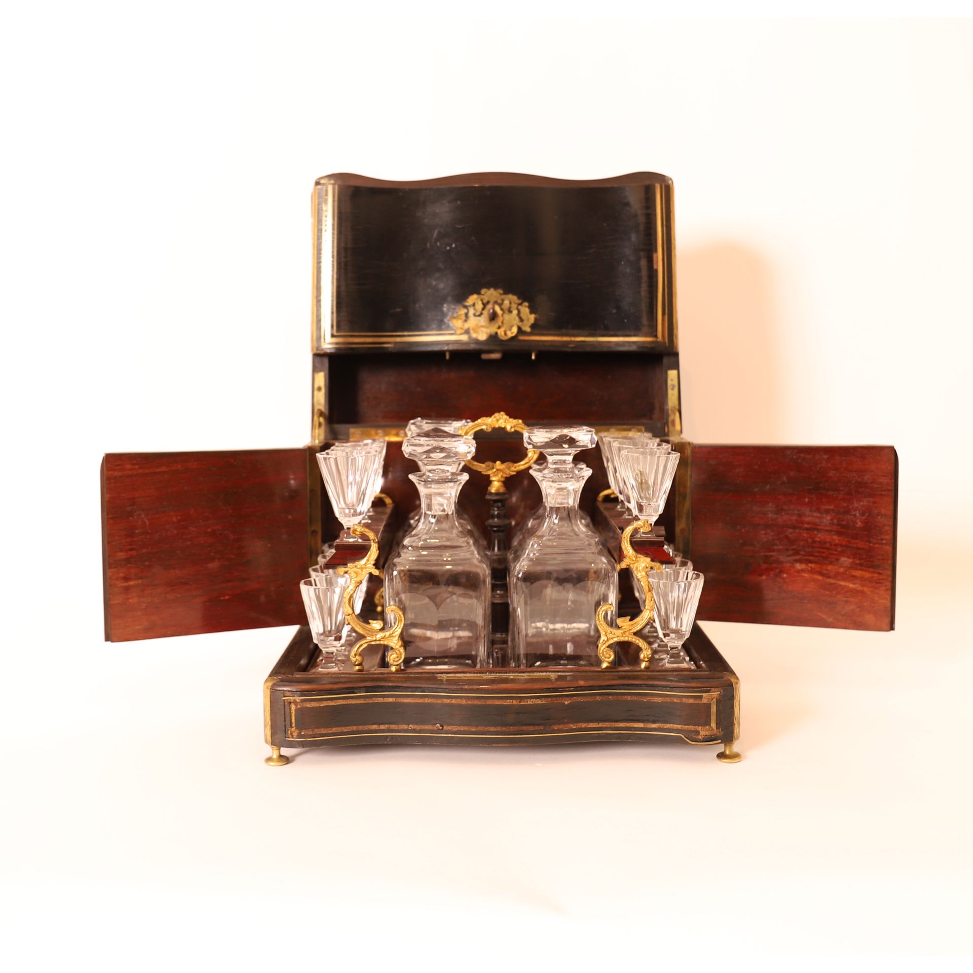 Null BODEGA NAPOLEÓN III de TAHAN (siglo XIX)

Completa con su cristalería en mu&hellip;