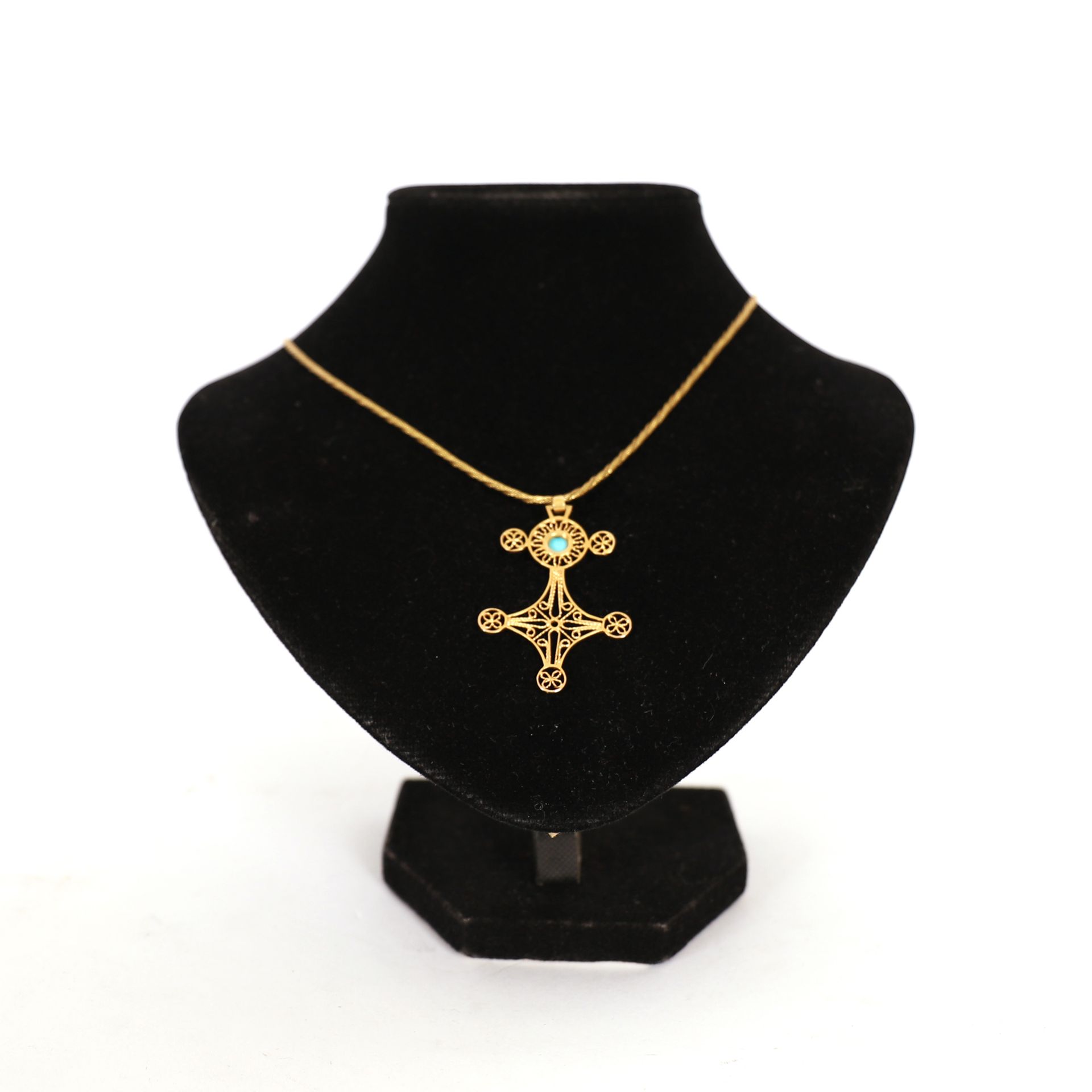 Null GOLD CHAIN WITH A CROSS PENDANT DECORATED WITH A GREEN STONE

H (pendant) :&hellip;