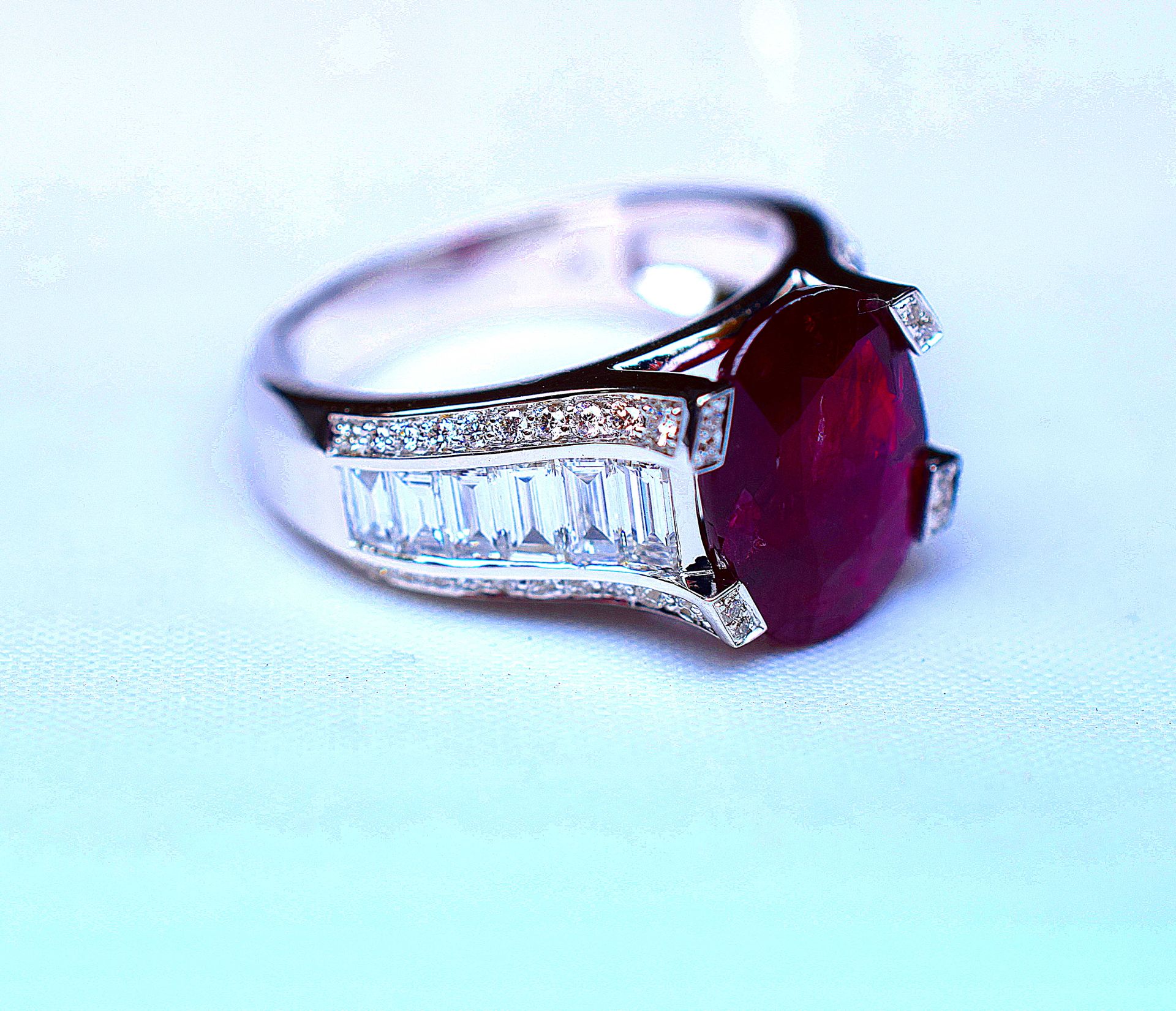 Null White gold ring set with 4 claws of an oval NATURAL ruby probably Burmese f&hellip;