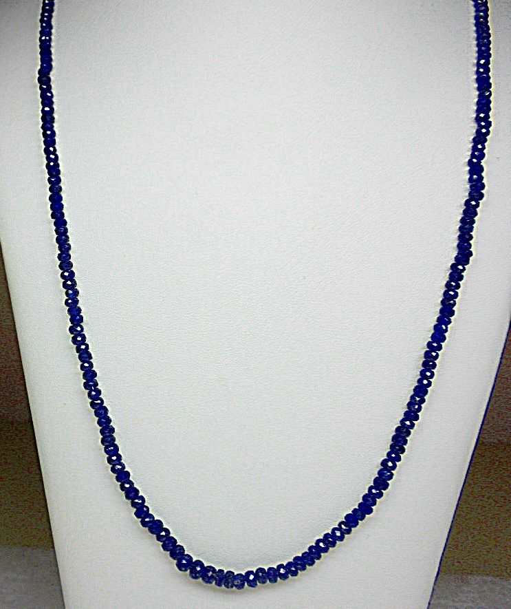 Null Necklace in light fall of natural sapphires for 42,67c. Gold 0,36 g.