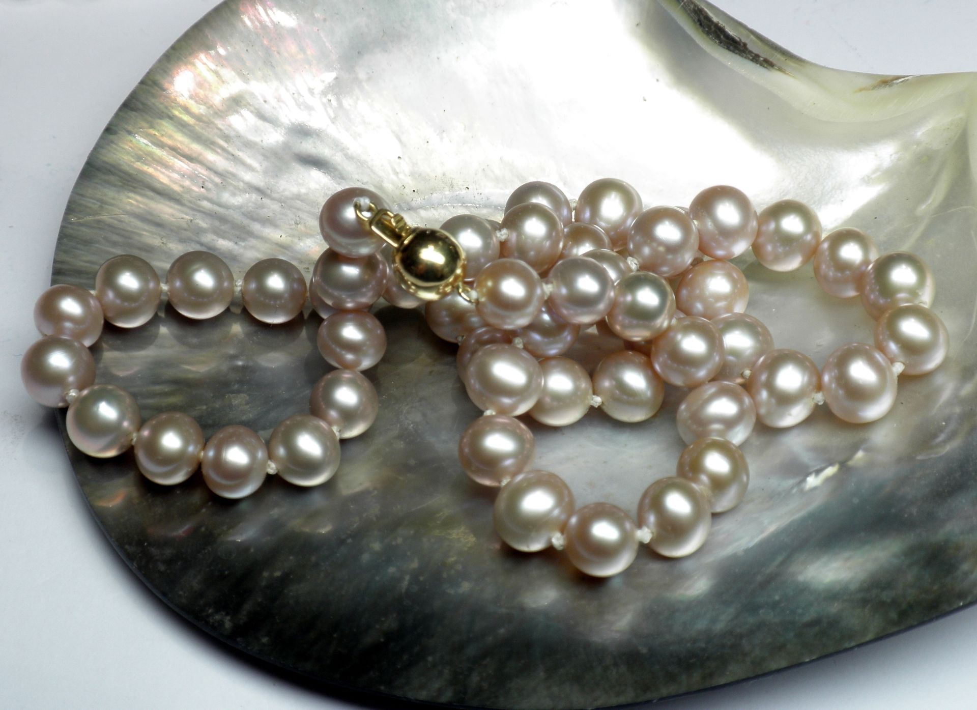 Null Très beau collier en perles de culture diamètre 10 - 10,5 mm, très beau lus&hellip;