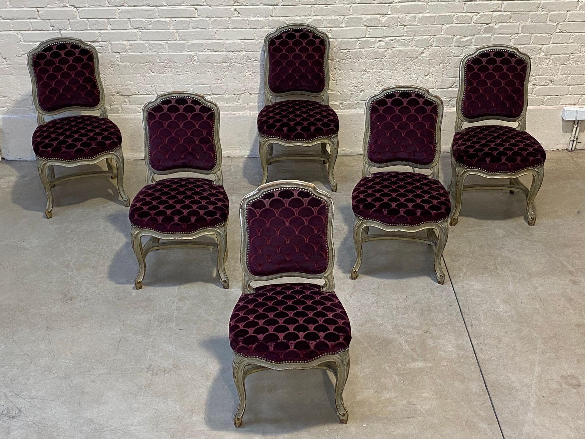 Null SUITE OF SIX CHAIRS IN MOLDED WOOD LACQUERED GRAY

Cambered legs connected &hellip;