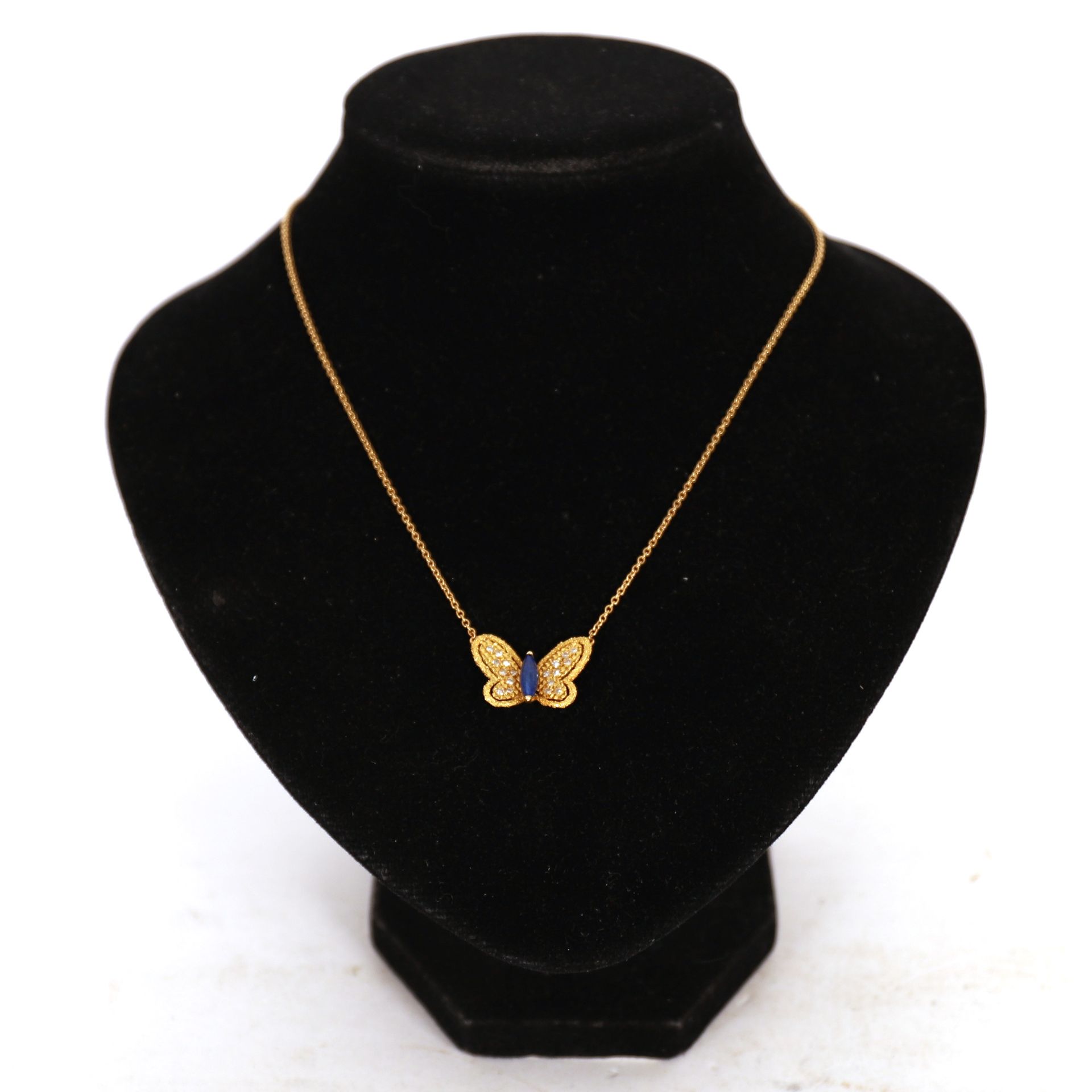 Null VINTAGE "PAPILLON" NECKLACE IN YELLOW GOLD by VAN CLEEF ARPELS

The body in&hellip;