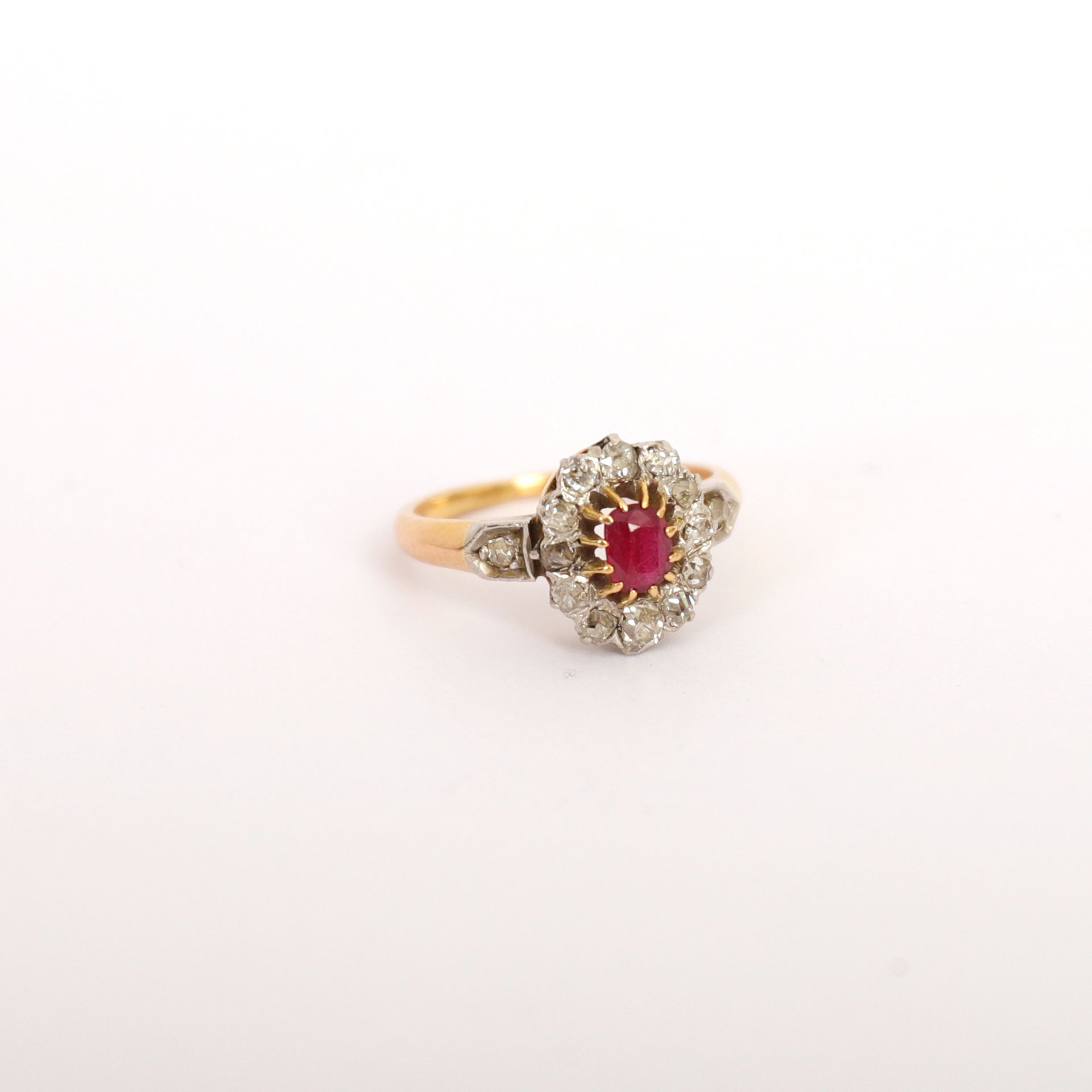 Null YELLOW GOLD RING SET WITH A RUBY SURROUNDED BY OLD CUT DIAMONDS

Eagle head&hellip;