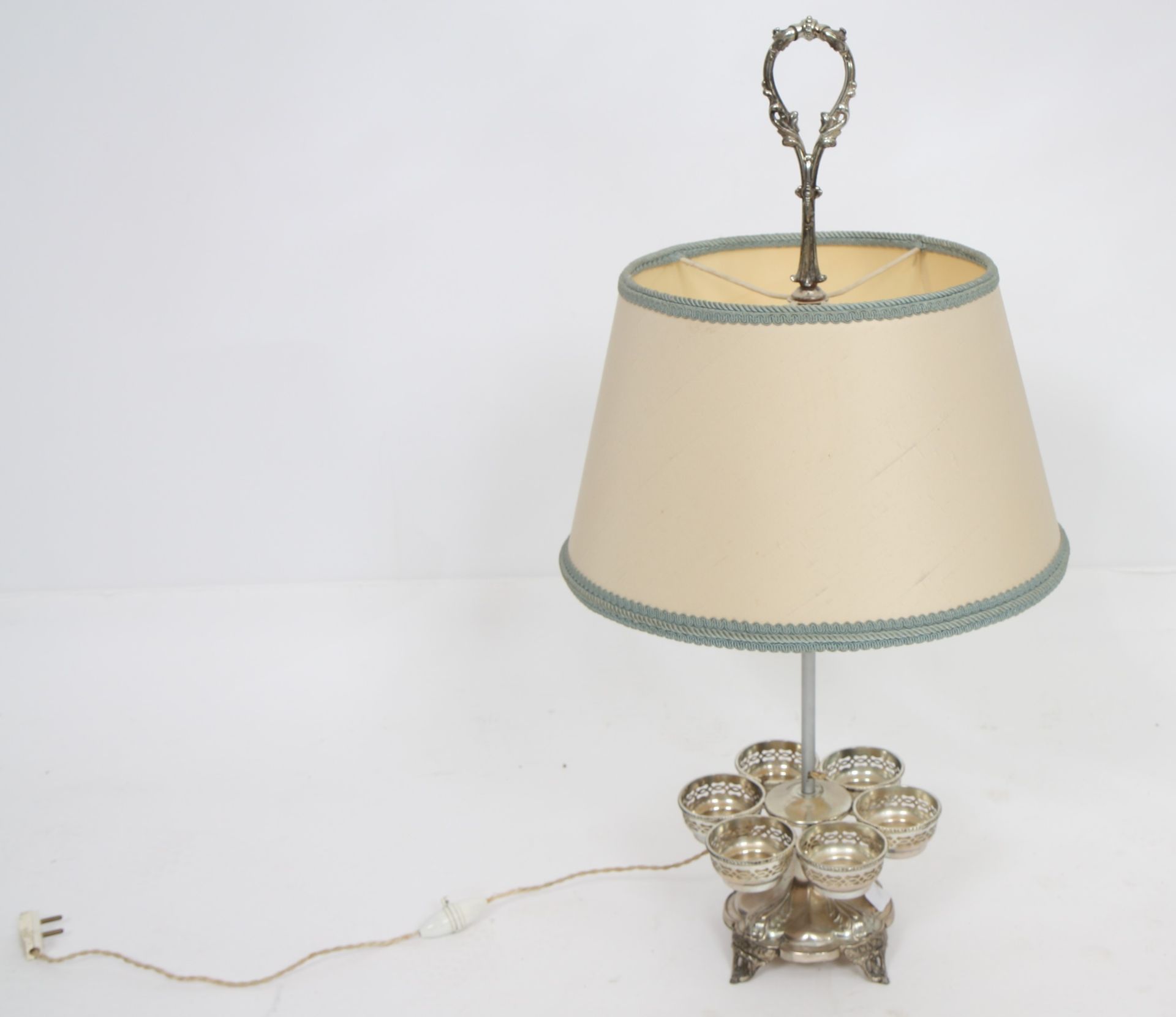 Null LAMP IN SILVER PLATED METAL

Decorated with six openwork bowls

20th centur&hellip;