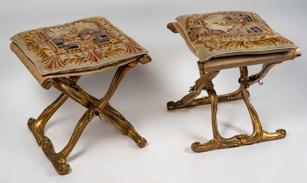 Null PAIR OF FOLDING X-STOOLS

Gilded wood

19th century