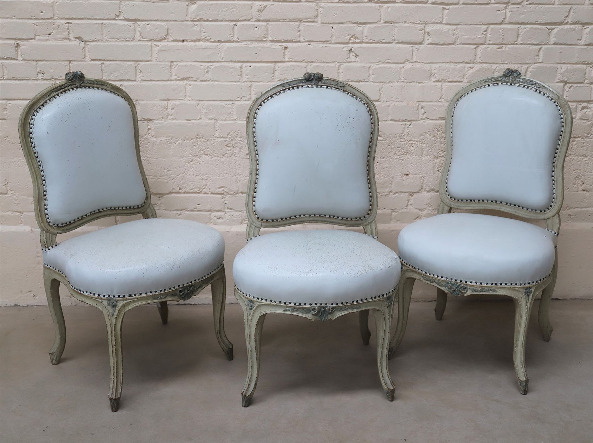 Null 弗朗索瓦-热尼（1731-1804）的3把椅子，1773年获得大师称号。

绿色和浅绿色的重装木材

皇后的靠背上面有在腰带上发现的雕刻的花朵

弯曲&hellip;