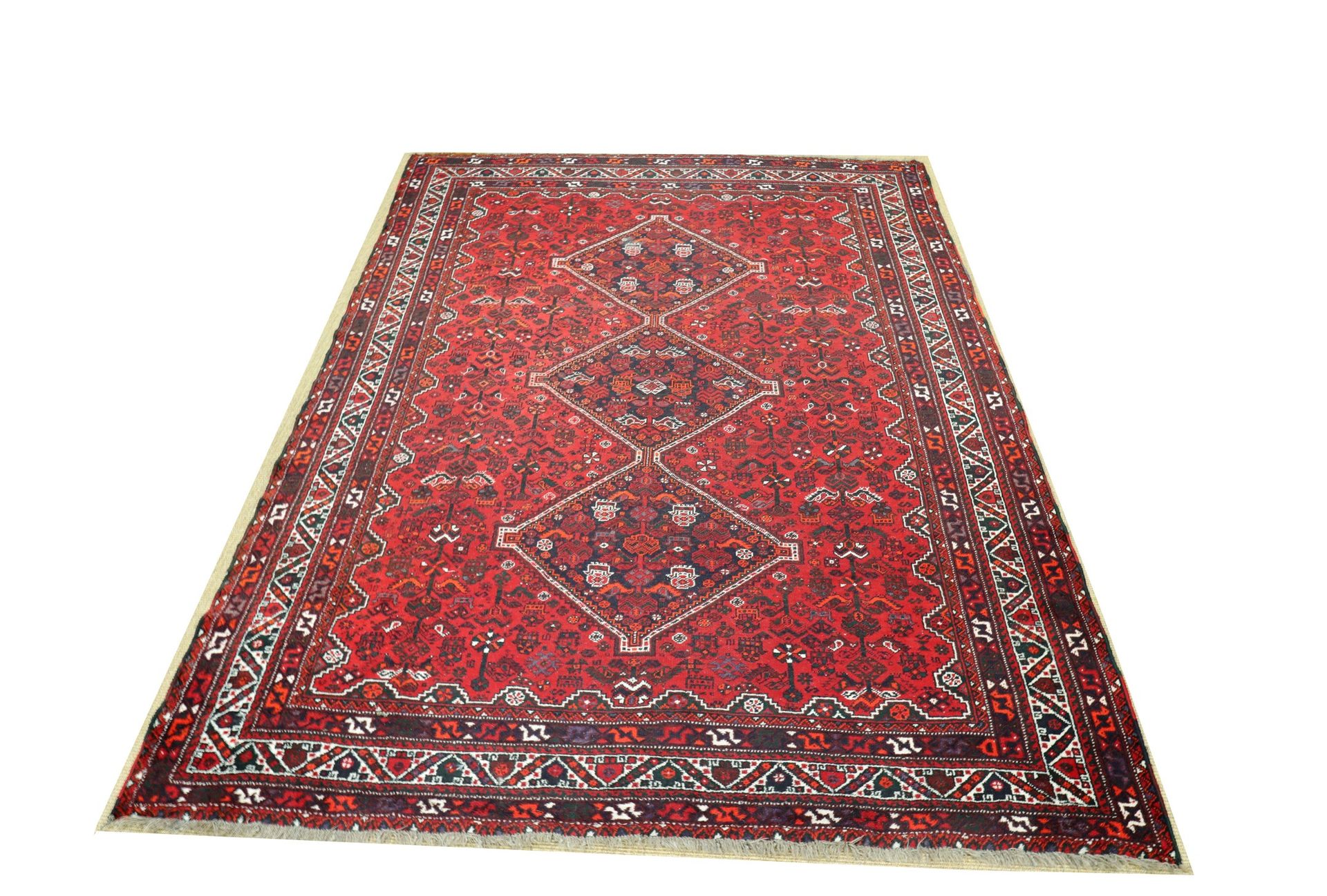 Null 砖红色背景和几何图案的地毯

现代工作

215 x 300 cm

使用和维护的条件