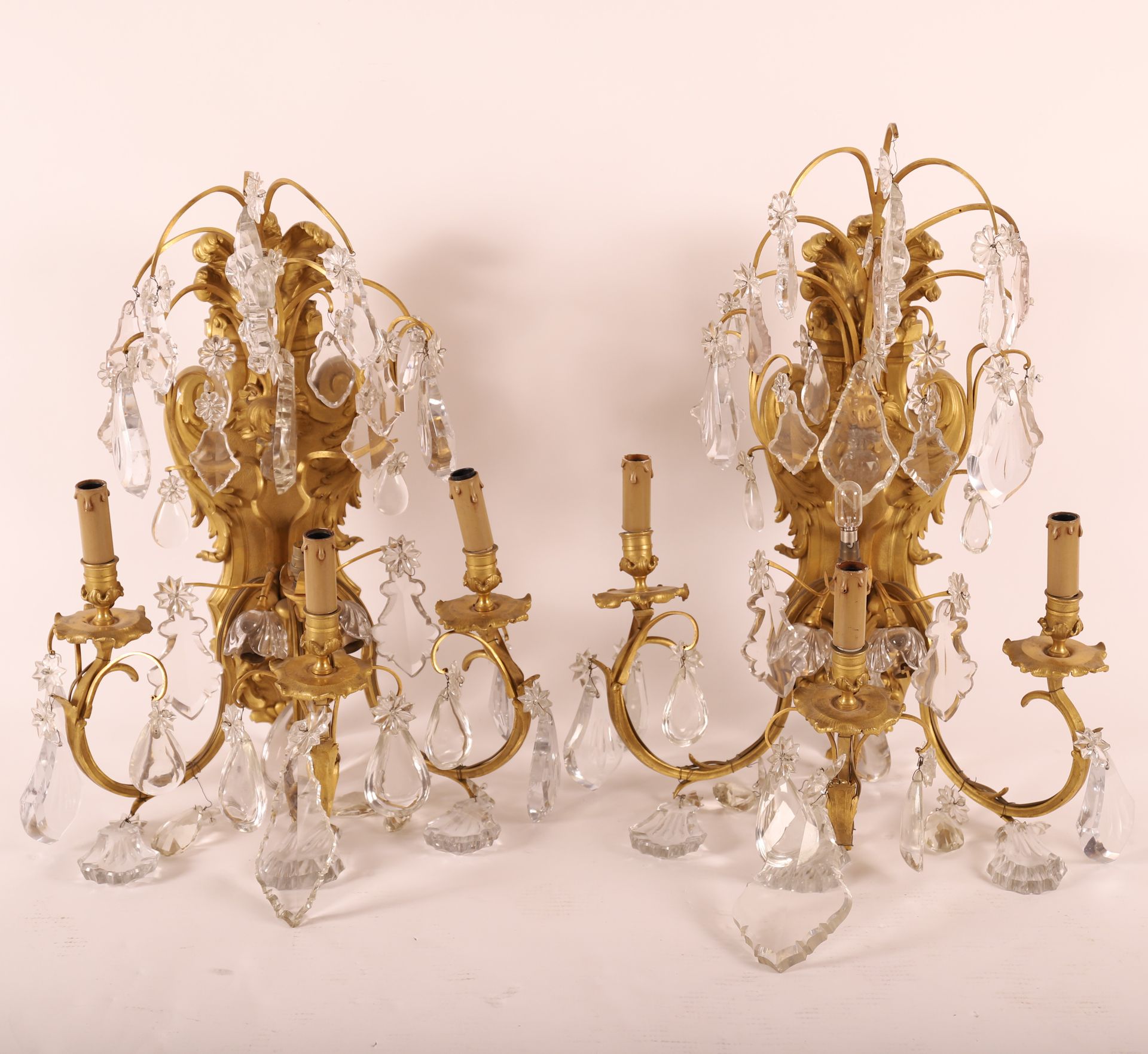 Null PAIR OF ORMOLU AND CRYSTAL SCONCES LOUIS XV ROCAILLE

Six lights

Faceted c&hellip;