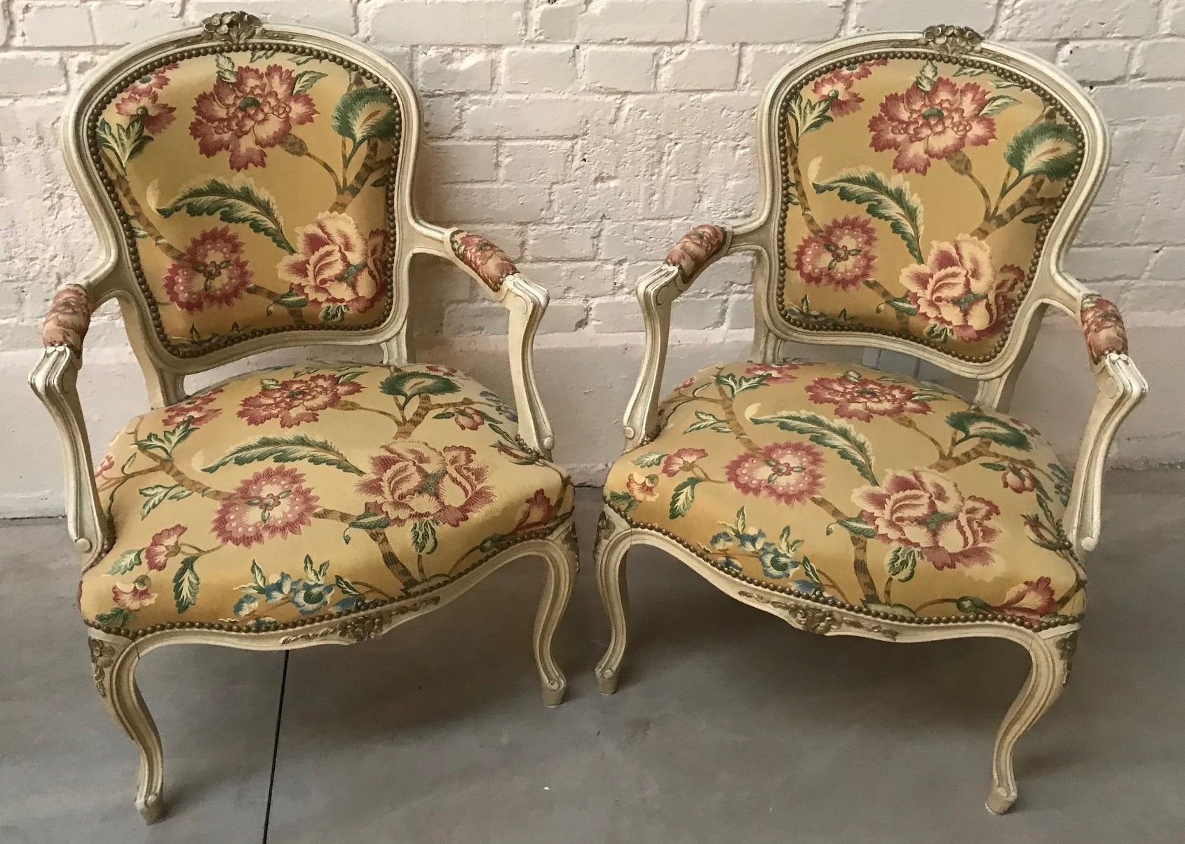 Null PAIR OF CABRIOLETS ARMCHAIRS LACQUERED LOUIS XV

In lacquered and gilded wo&hellip;