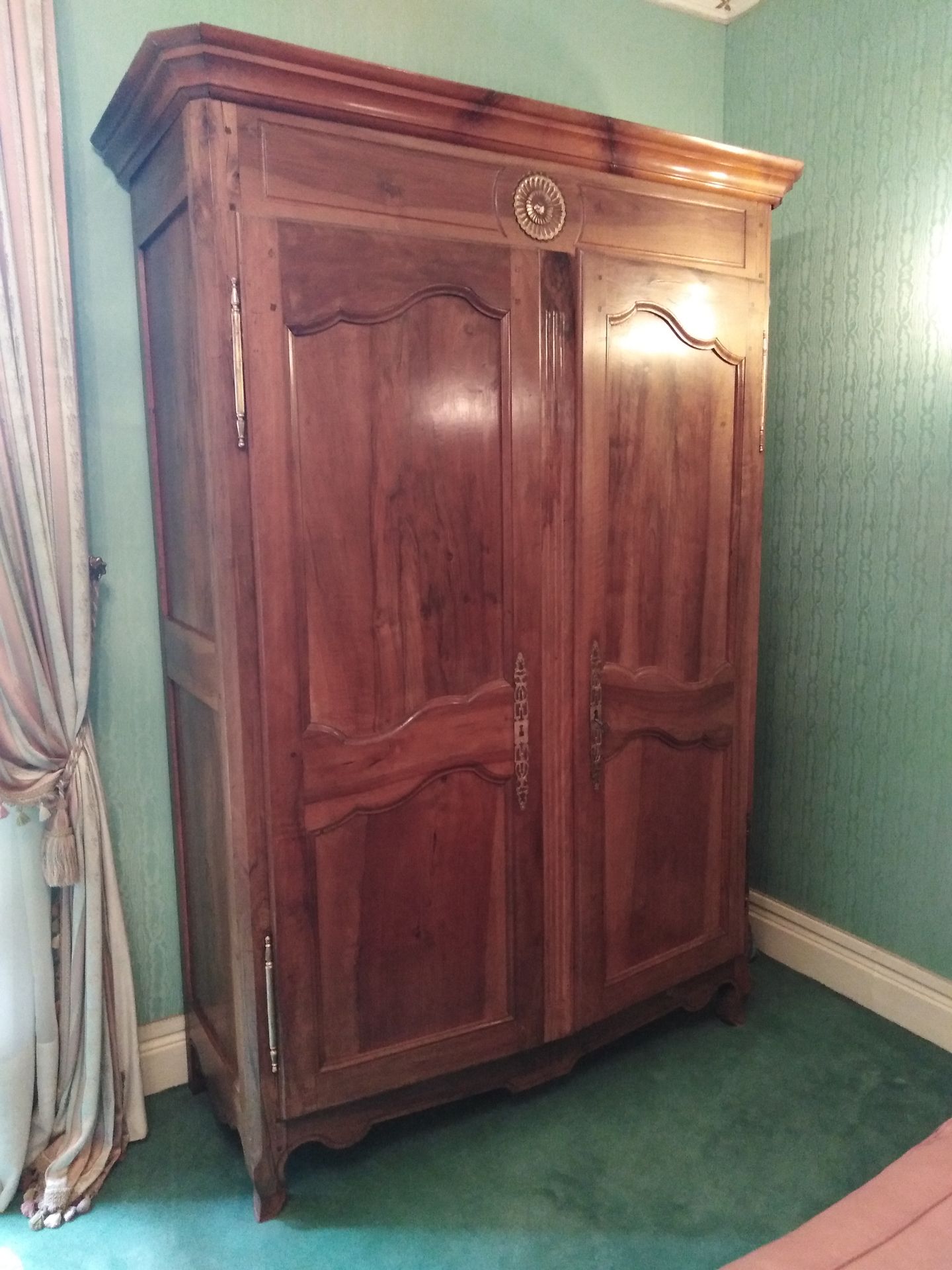 Null VENDÉENNE柜子，有两扇樱桃木门

19世纪

210 x 146 x 58 厘米

使用和维护的条件