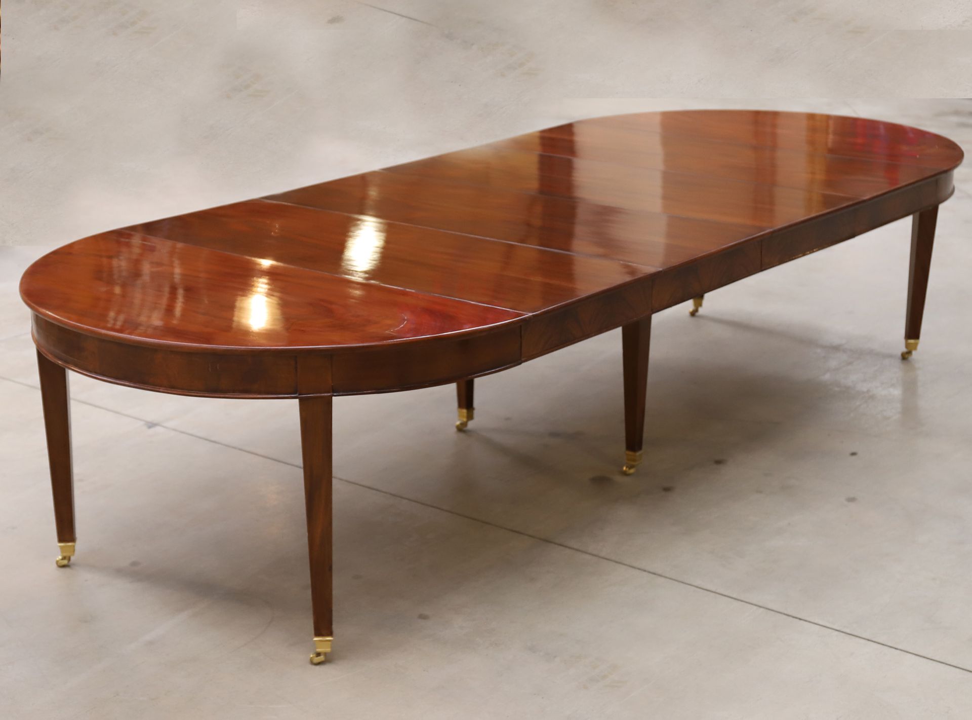 Null RARE DIRECTOIRE OVAL CASTLE TABLE

In mahogany and Cuban blond mahogany ven&hellip;
