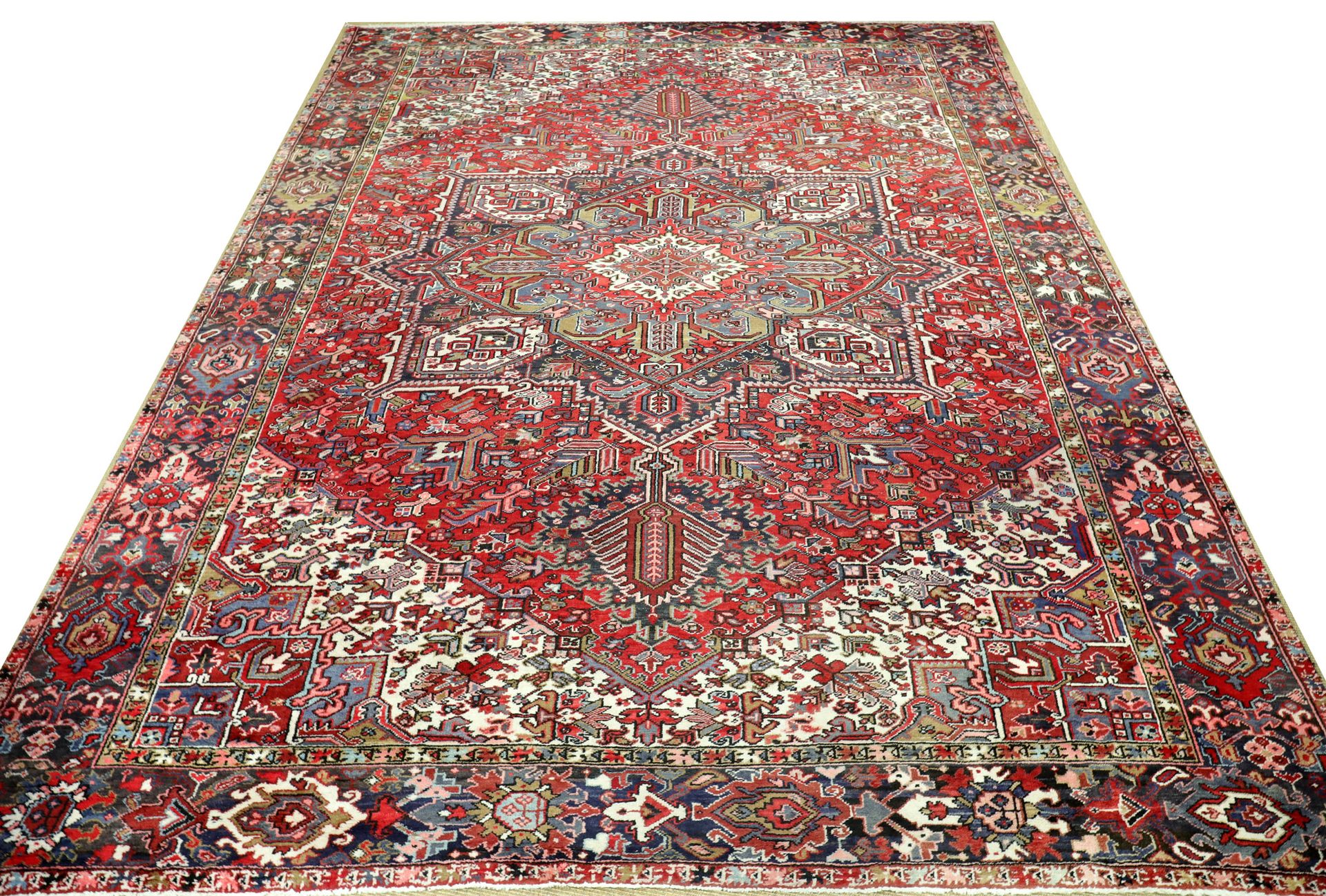 Null 重要的手工打结羊毛地毯，砖红色背景和风格化的装饰

现代工作

405 x 317 厘米

使用和维护的条件