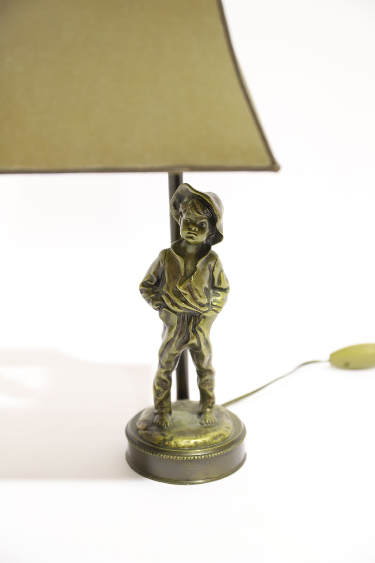 Null 小床头灯 "Gavroche

青铜镀层，置于圆形底座上

20世纪

高：18（主体）/38厘米
