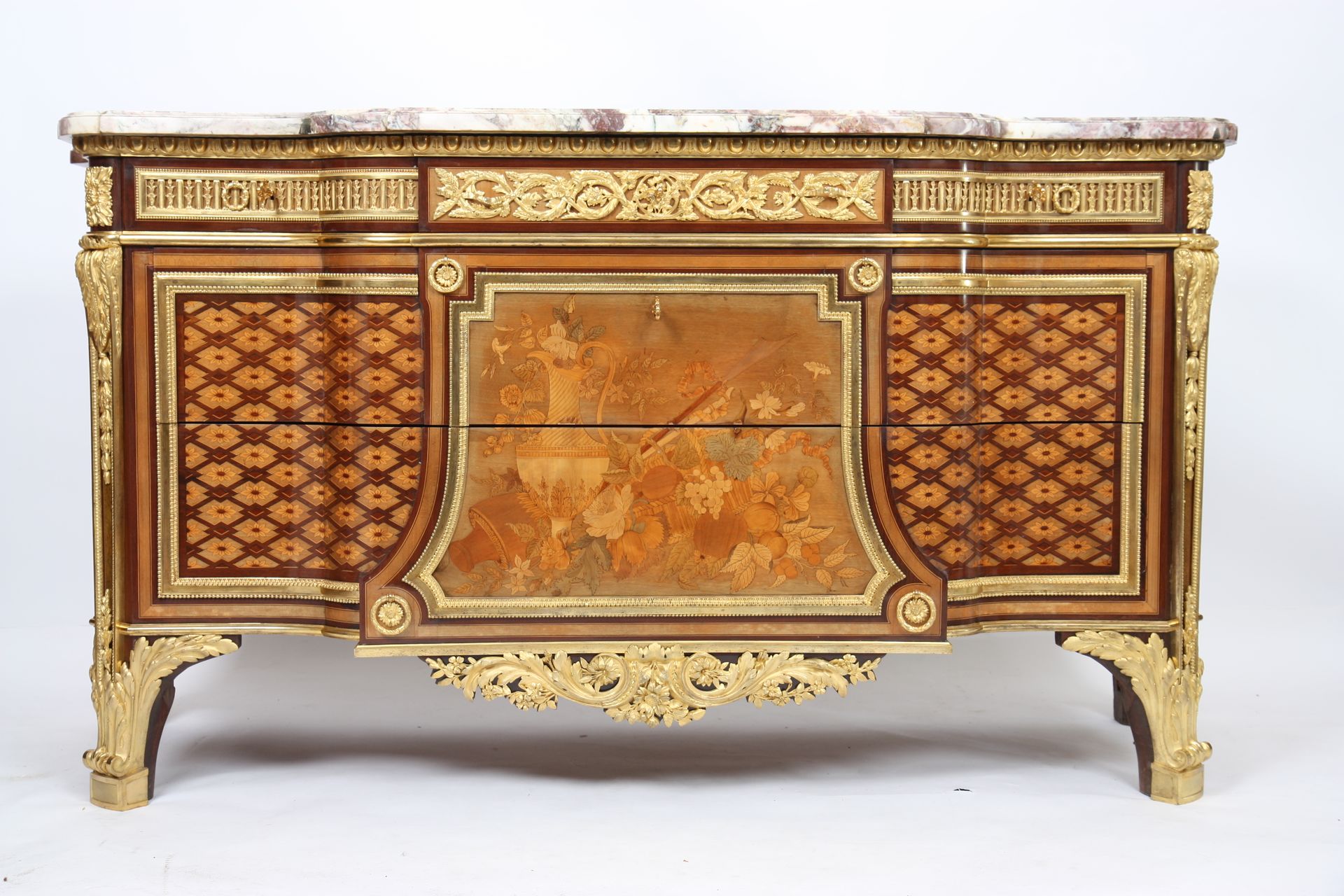 Null IMPORTANT COMMODE INLAID LOUIS XVI MODEL OF RIESENER (1734-1806)

With cent&hellip;