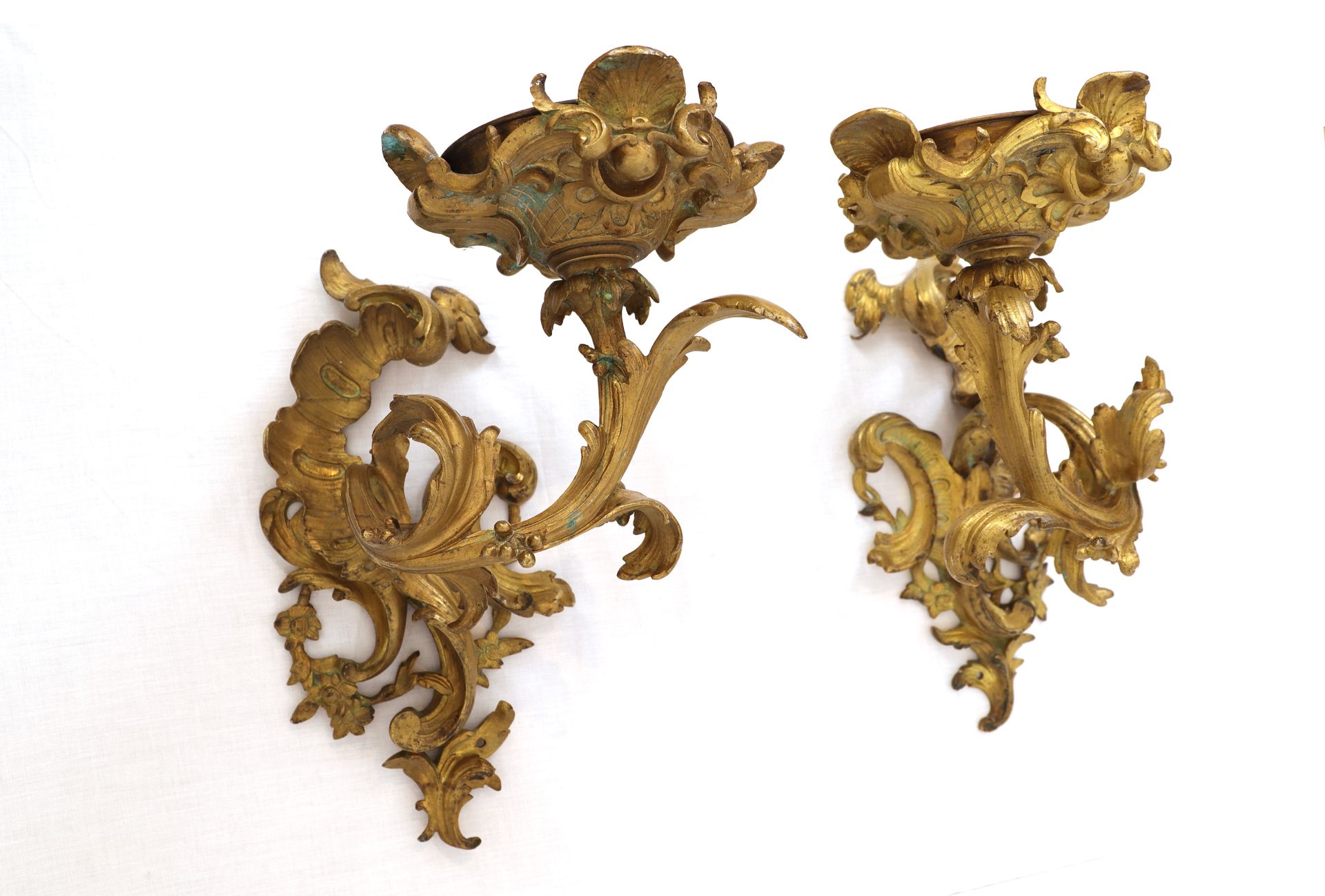 Null BEAUTIFUL PAIR OF GILT BRONZE SCONCES "CANDLE HOLDERS" IN THE LOUIS XV STYL&hellip;