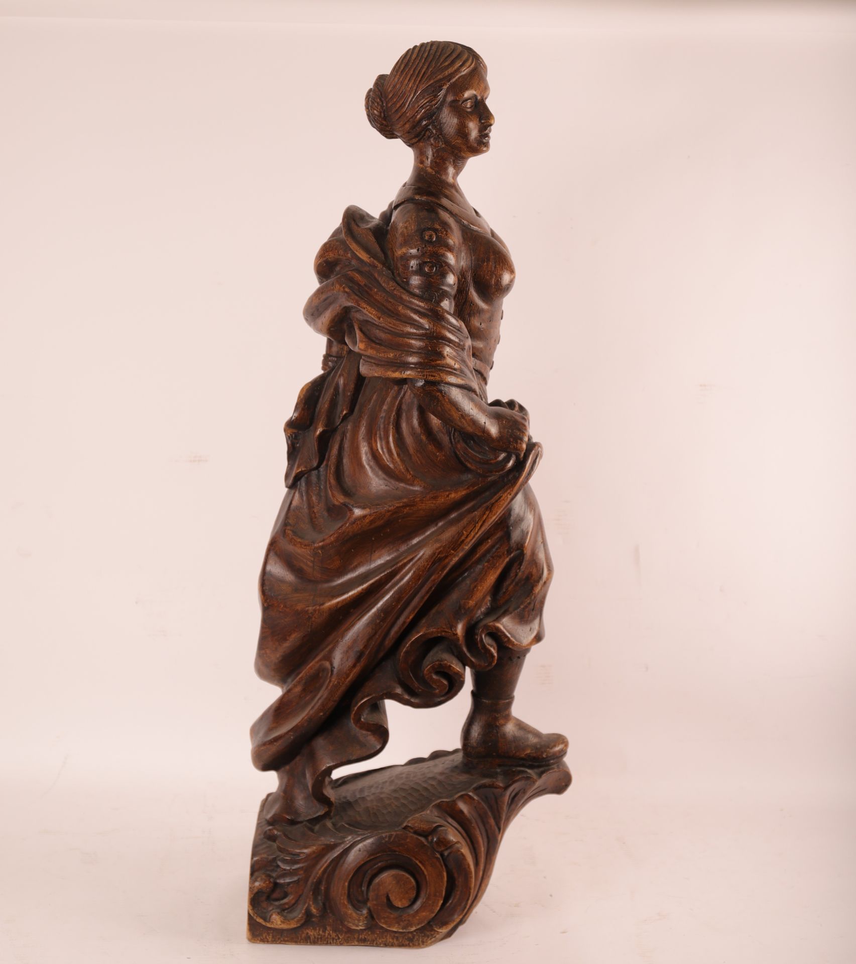 Null FIGUREHEAD OF SHIP IN CARVED WOOD

Representing a woman in a drape standing&hellip;