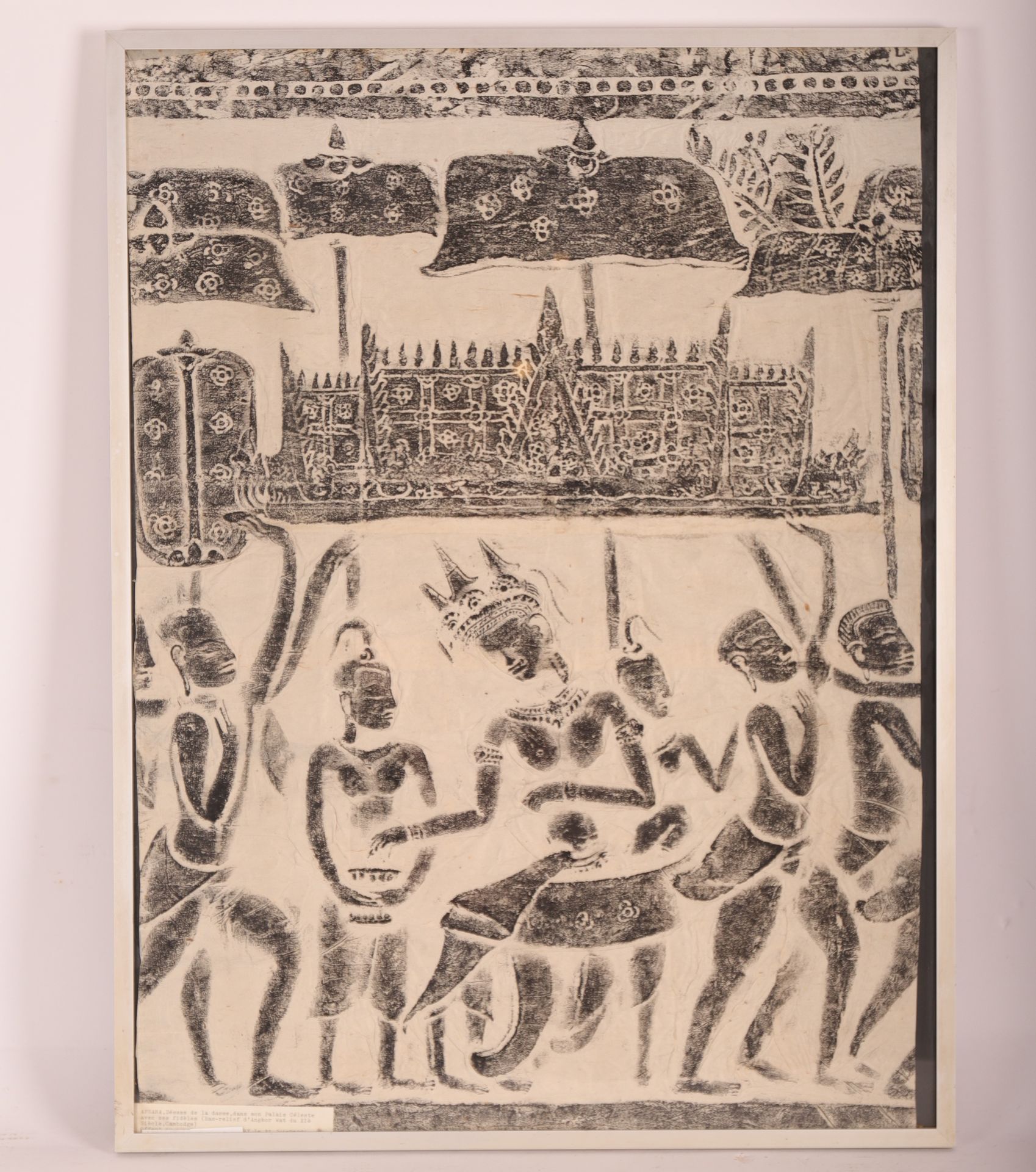 Null 纸上邮票 "吴哥壁画
表现吴哥窟浮雕中的舞蹈女神ASPARA的壁画
玻璃下装裱
79 x 57.5厘米
