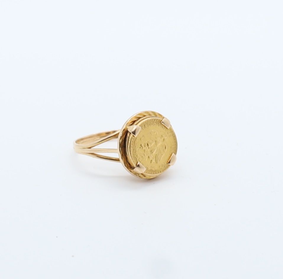 Null YELLOW GOLD COIN RING
Ring decorated with a Mexican gold coin with an eagle&hellip;