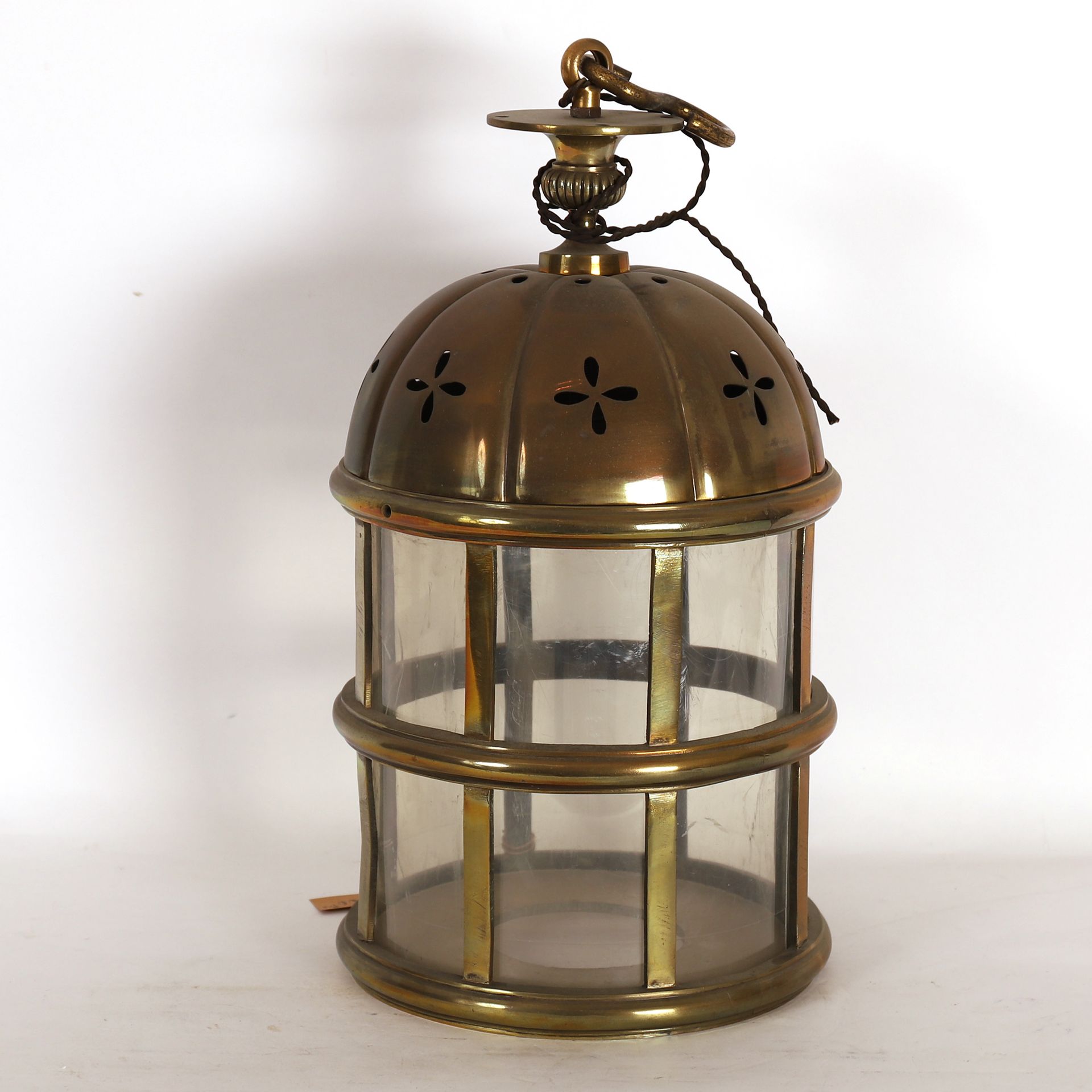 Null 镂空青铜和玻璃门廊灯
20世纪初
高：44厘米，直径：25.5厘米