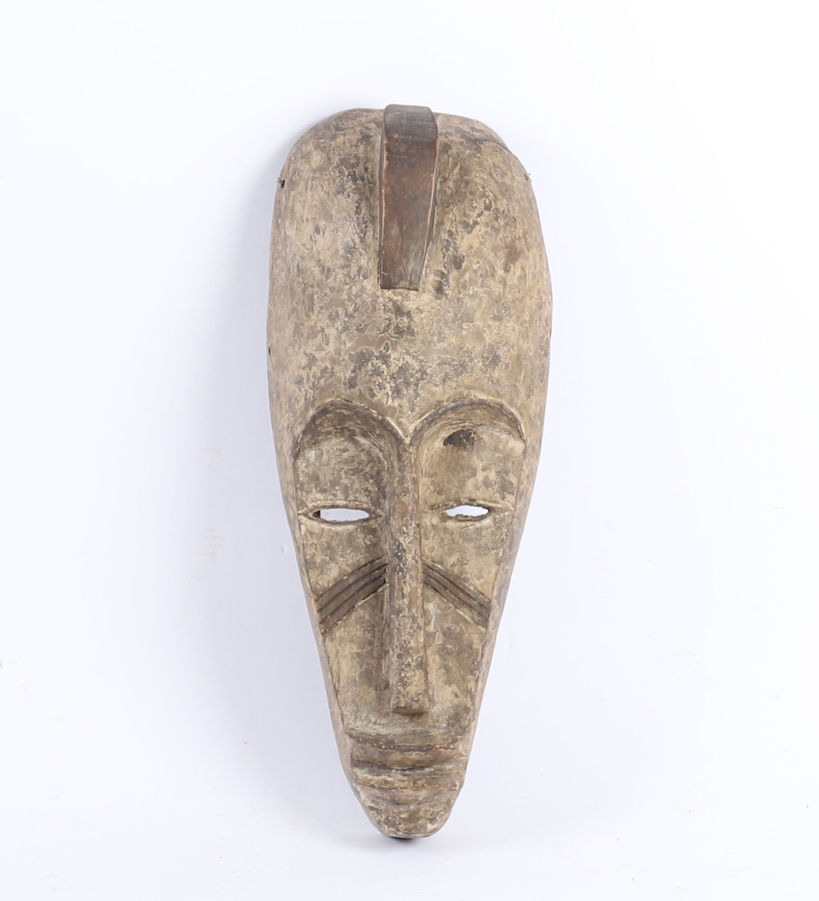 Null 来自加蓬的非洲獠牙式面具
染色和雕刻的木头
20世纪
62,5 x 24,5厘米