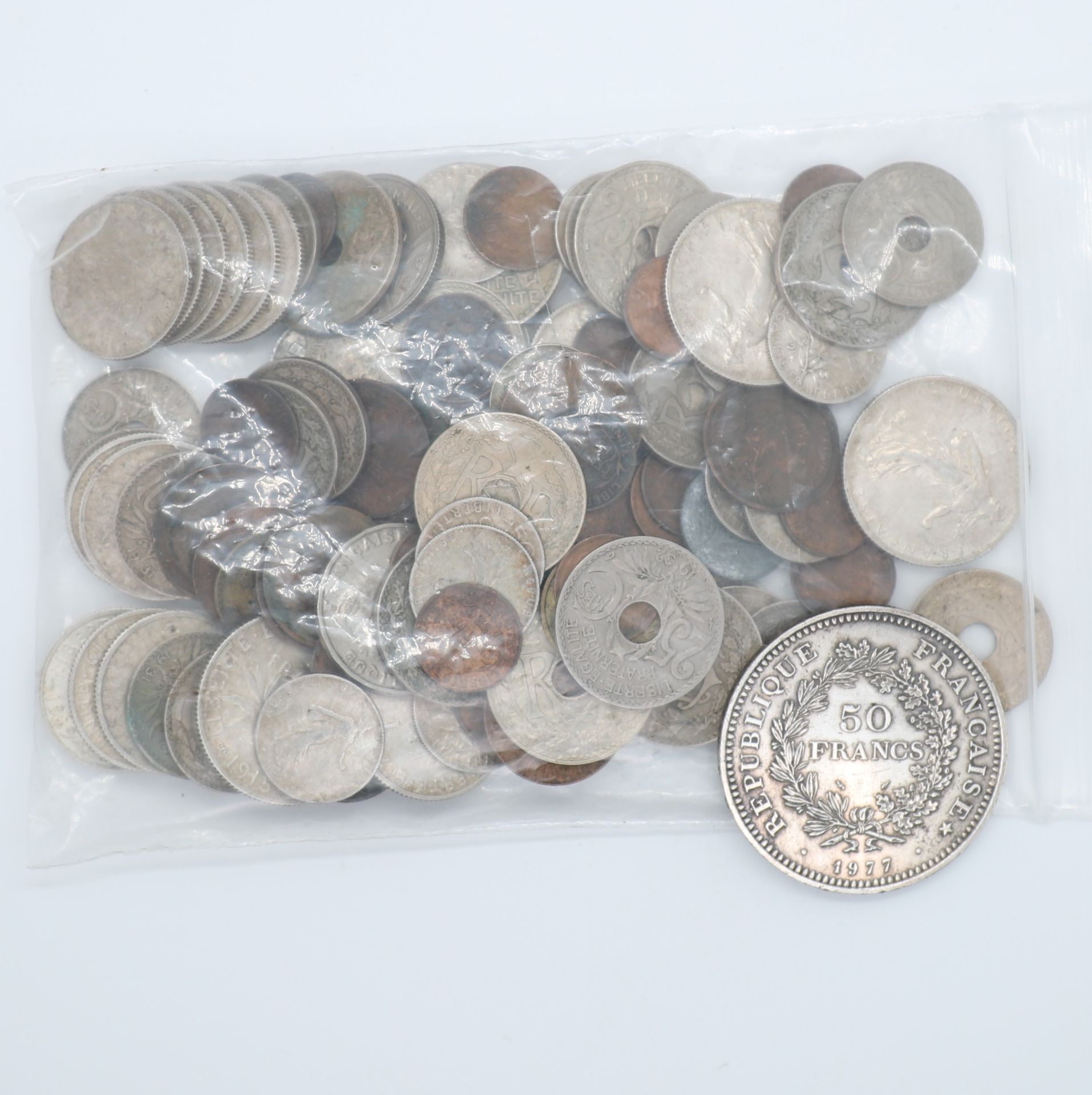 Null 一组漂亮的百元法国法郎硬币
包括1977年的50法郎海格力斯硬币