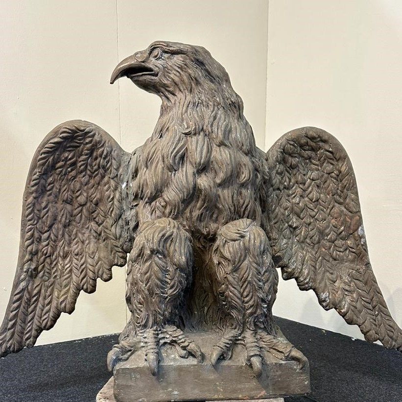 Null Wichtige Terrakotta-Skulptur eines Adlers, frühes 19. Jahrhundert.
Alte Spu&hellip;