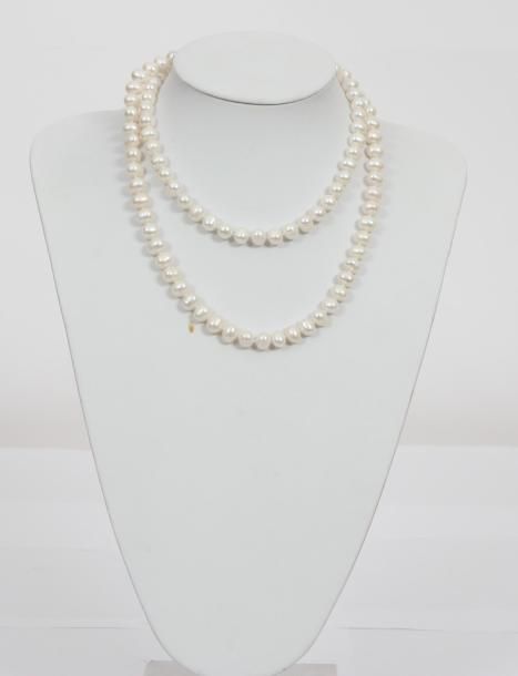 Null SAUTOIR DE PERLES

Perles semi baroques 8,5 mm avec noeuds

Dimension: 110 &hellip;