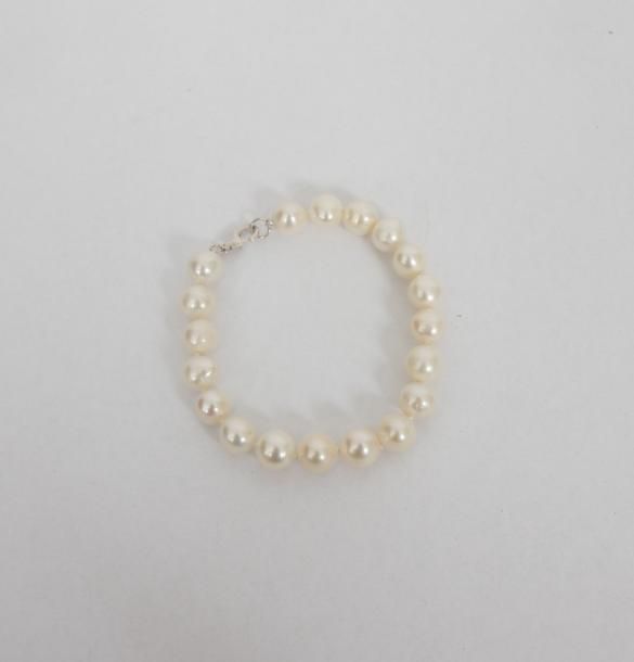 Null BRACELET DE PERLES BLANCHES

Perles 9 mm env.