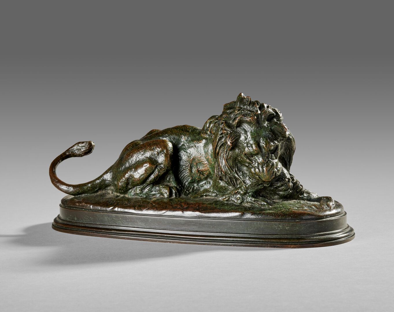 Null 安托万-路易斯-巴里(Antoine Louis BARYE) (1796-1875)

"狮子吞噬一只母鹿，1837年

青铜器，有阴影的褐绿色铜锈&hellip;