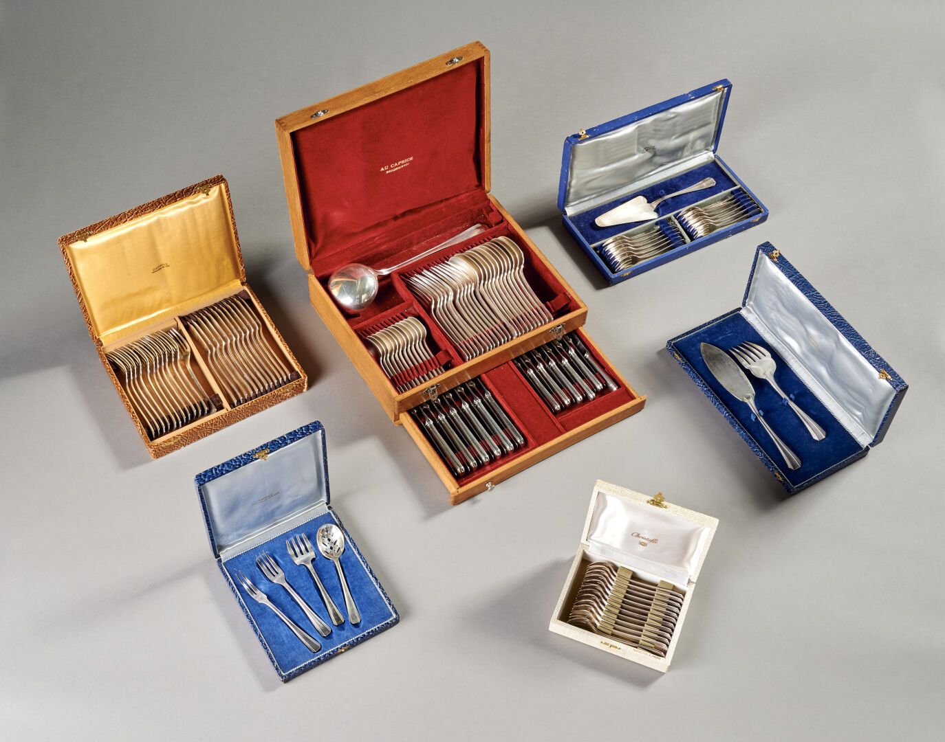 Null CHRISTOFLE

Art deco silver plated cutlery set comprising 116 pieces : 12 l&hellip;