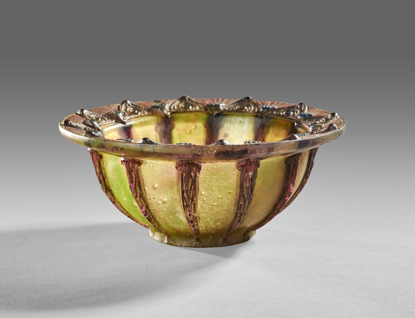 Null 弗朗索瓦-埃米尔-德昌蒙（François-Emile DECORCHEMONT） (1880-1971)

碗中空的Marli，用玻璃浆装饰。签有圆&hellip;