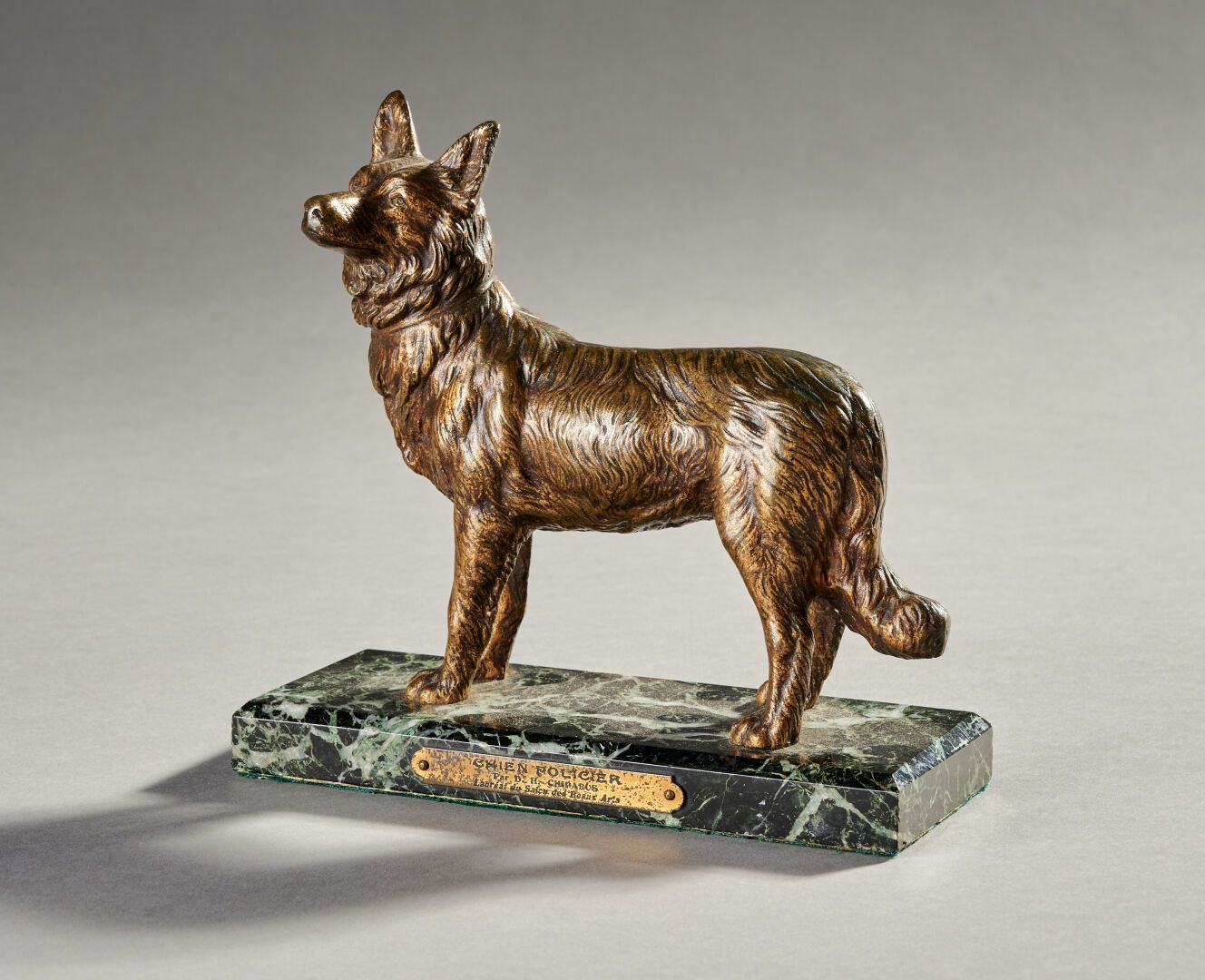 Null 德米特里-哈拉兰布-奇帕鲁斯(1886-1947)

"警犬"。

大理石底座上的青铜器

大理石底座上有印有标题和出处的圆拱门。

19 x 20 &hellip;