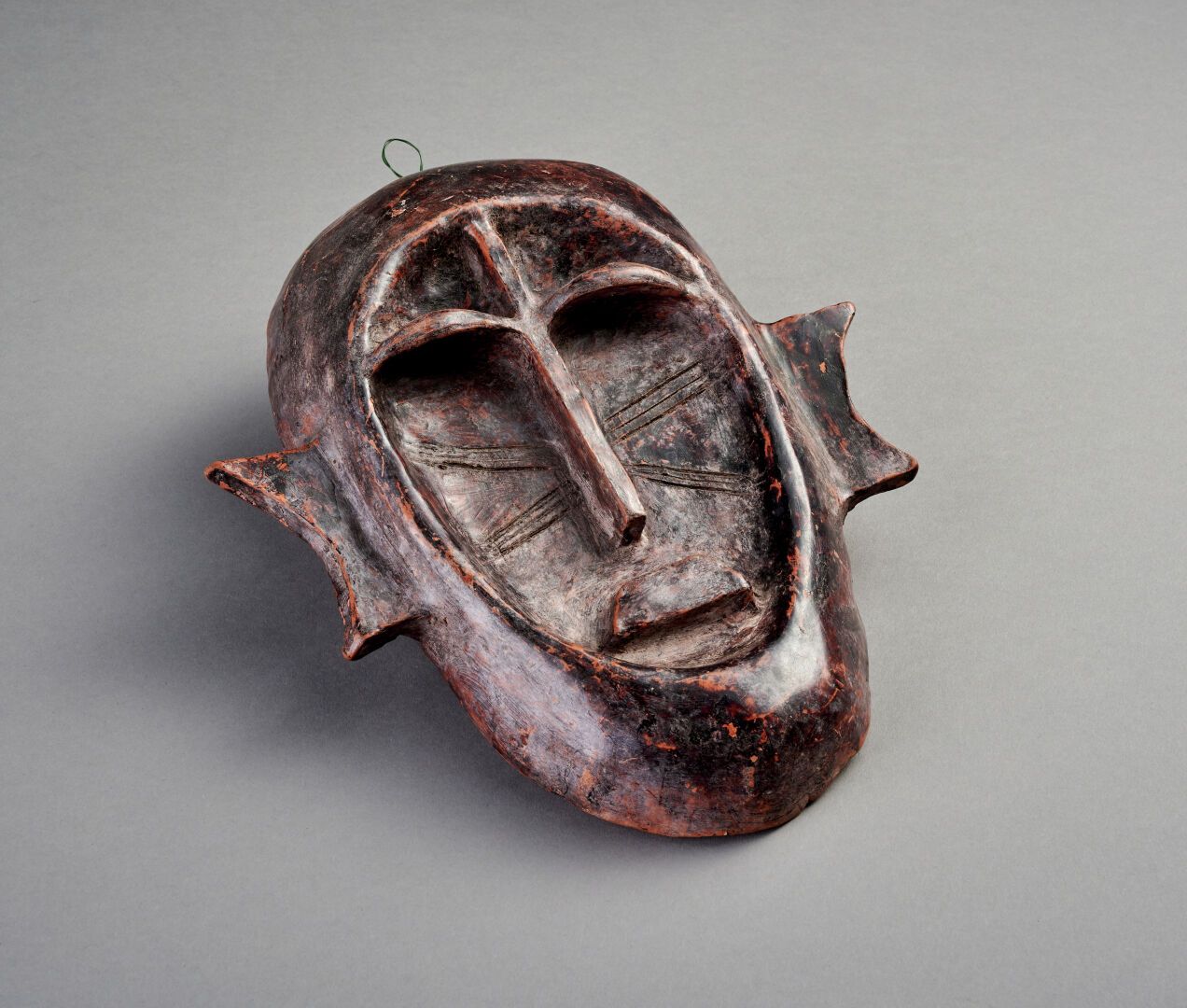 Null In the style of Roger CAPRON

Africanist mask in patinated terracotta.

29 &hellip;