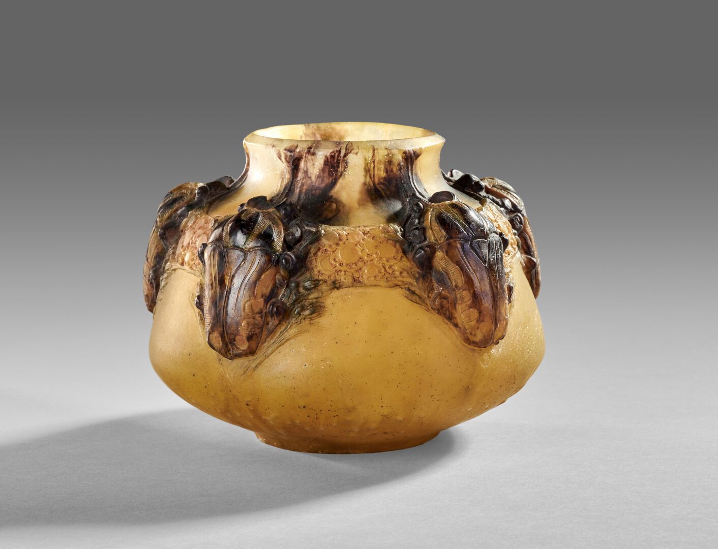 Null 弗朗索瓦-埃米尔-德昌蒙（François-Emile DECORCHEMONT） (1880-1971)

花瓶大Scarabs的玻璃浆。签有圆形印&hellip;