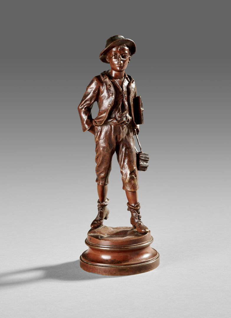 Null 马塞尔-德布特(1865-1933)

"口哨手"。

青铜，有阴影的棕色铜锈。签名。

高度：29厘米 直径：10厘米