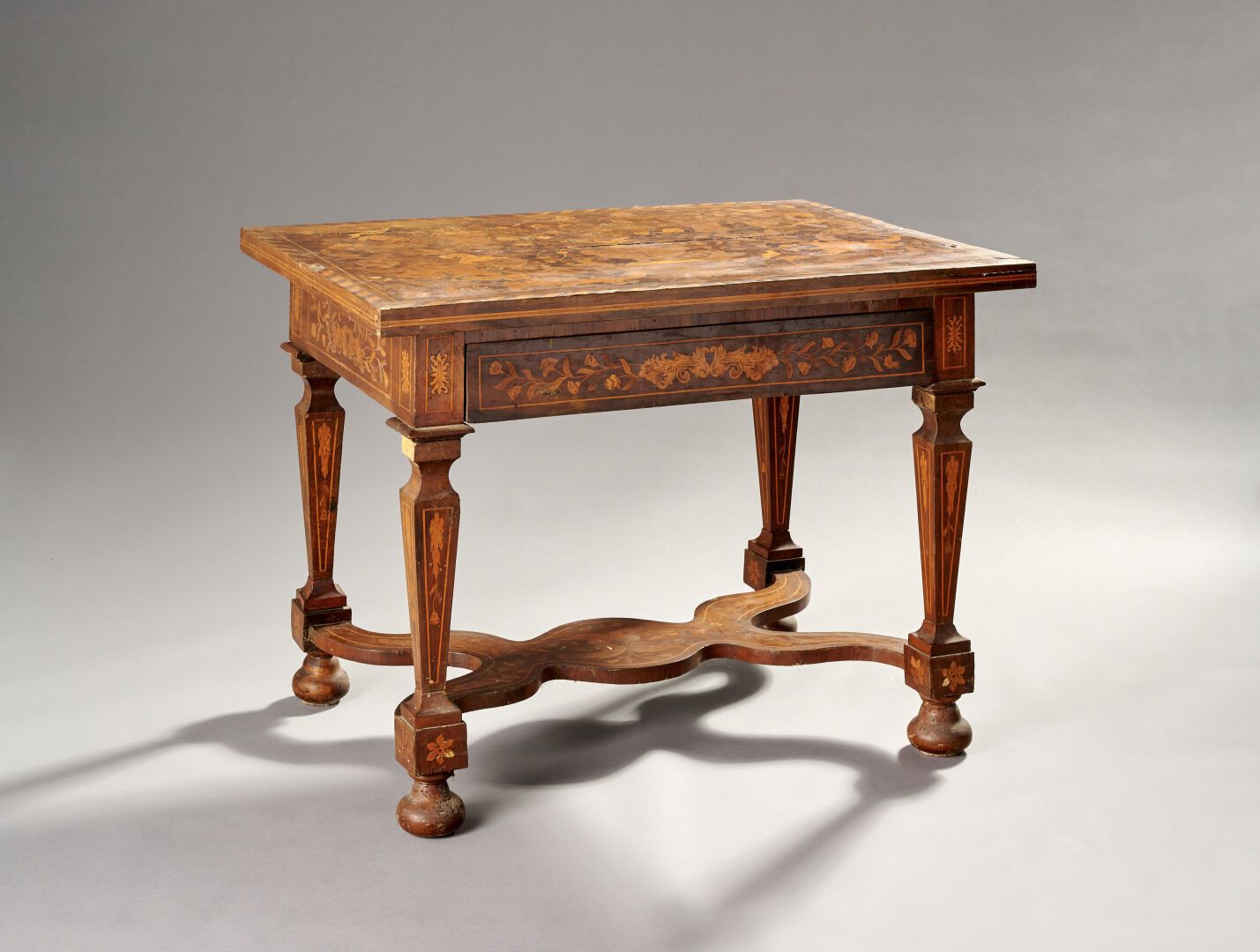 Null Writing table with rectangular top in rosewood veneer inlaid with floral sc&hellip;
