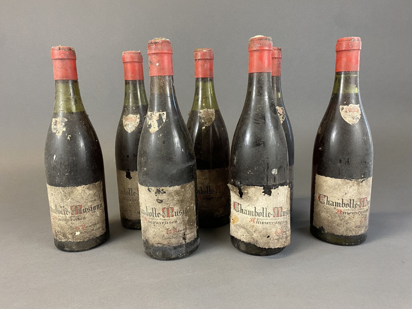 Null BOURGOGNE - Chambolle Musigny Les Amoureuses 1955 - 7瓶（EA，4至5厘米，1个软木塞脱落）。