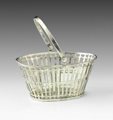 Null Silver oval basket. Germany (?) Of flared form, openwork with channels, a f&hellip;