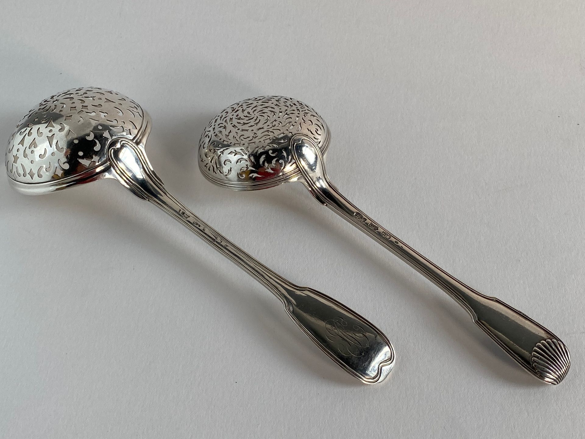 Null Silver sprinkling spoon. Dijon 1754-1755 Master goldsmith : Mathieu Brunot,&hellip;
