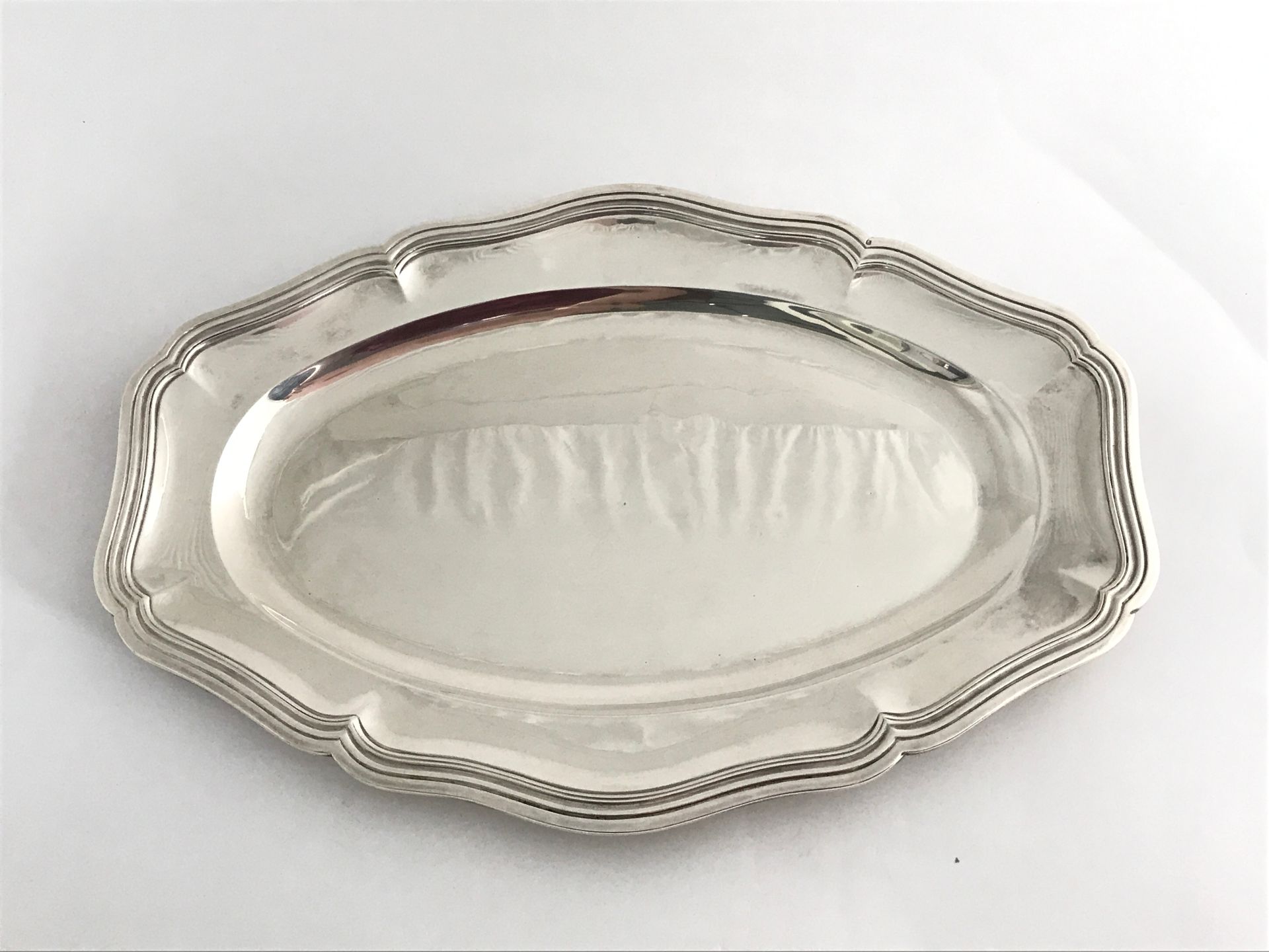 Null Oval silver dish. Model with contours and mouldings of nets. Minerva mark. &hellip;